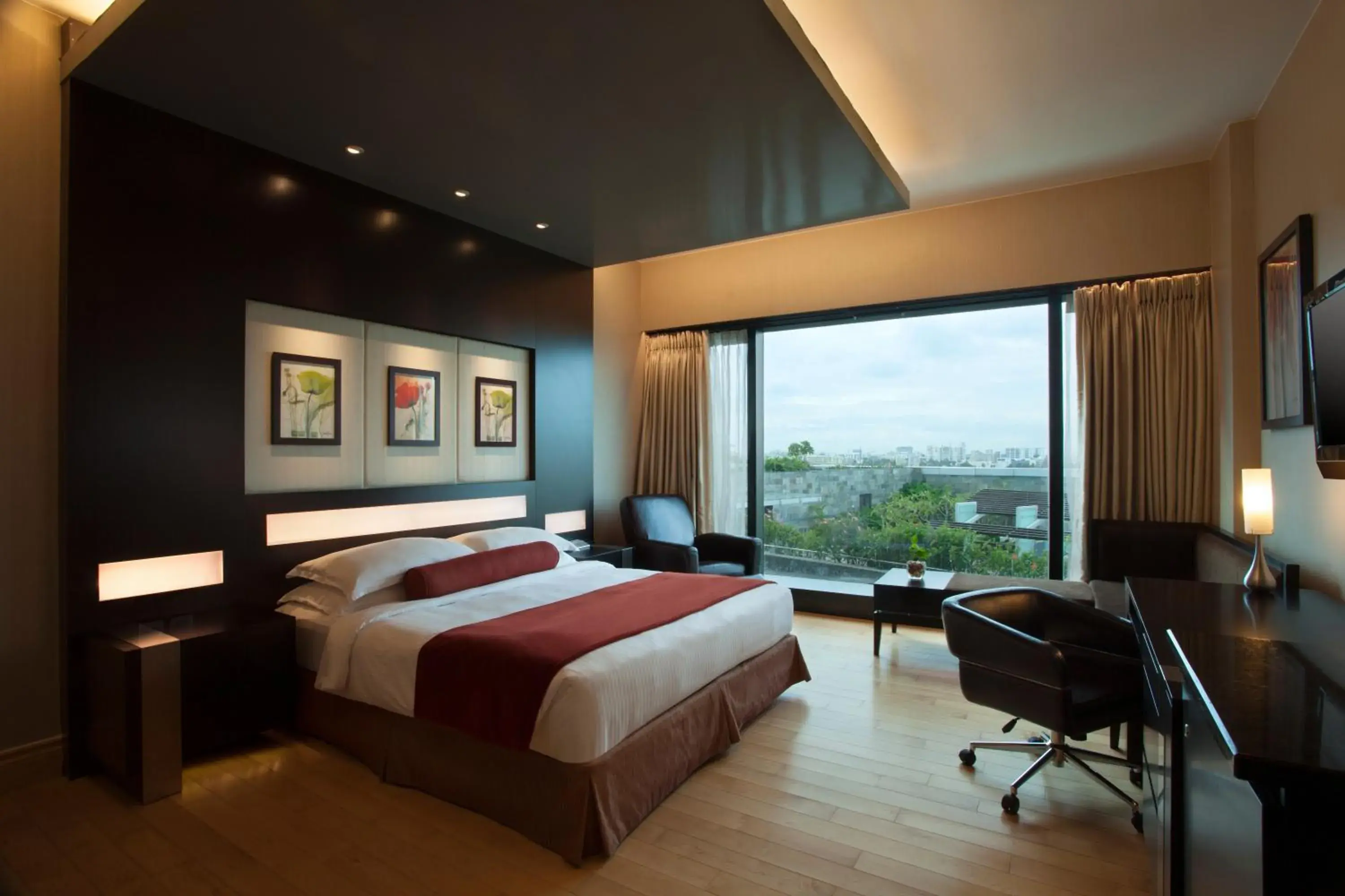 Superior King Room - single occupancy in The Oterra Superior King Room - single occupancy in The Oterra