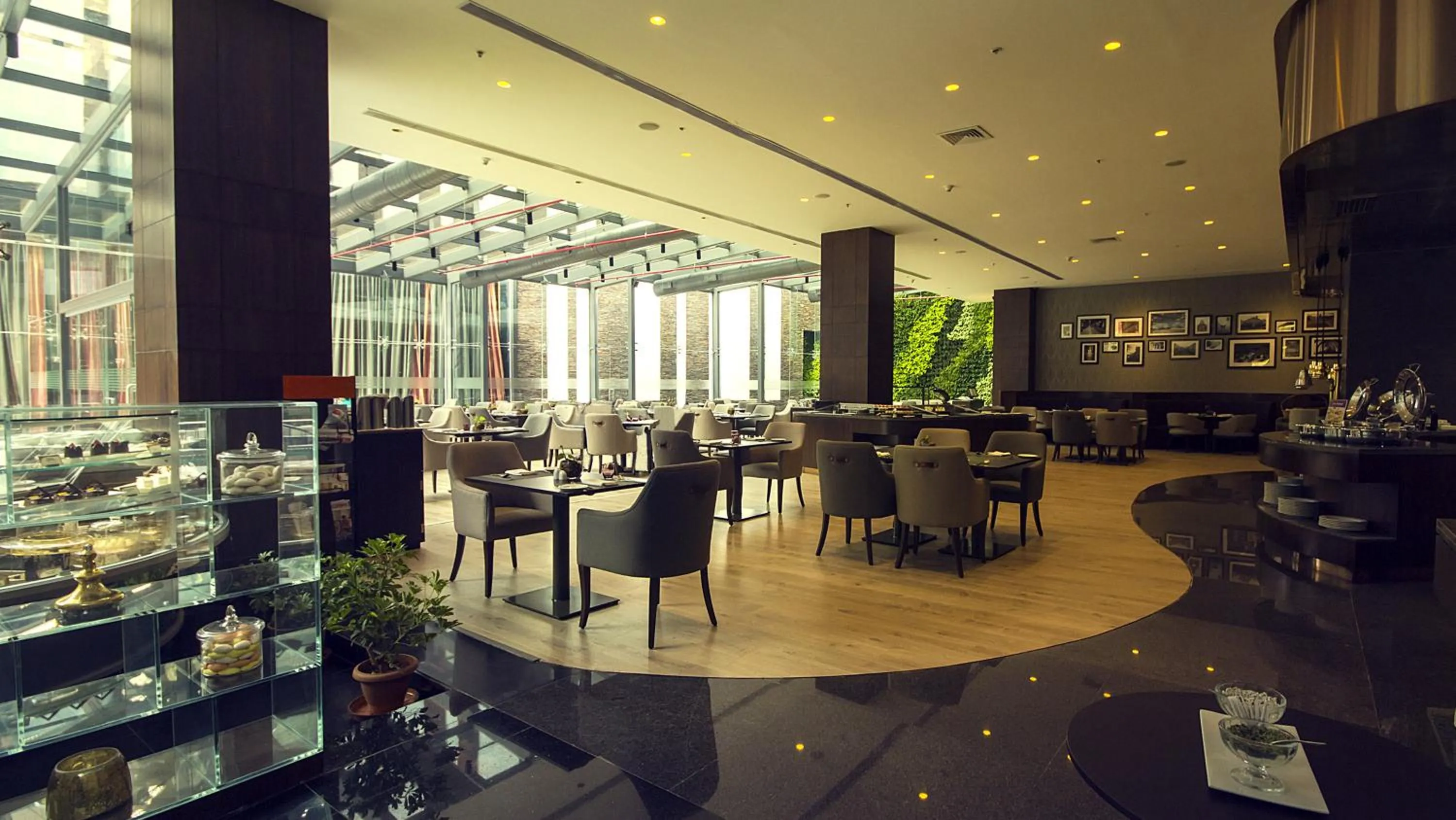 Restaurant/places to eat in The Oterra