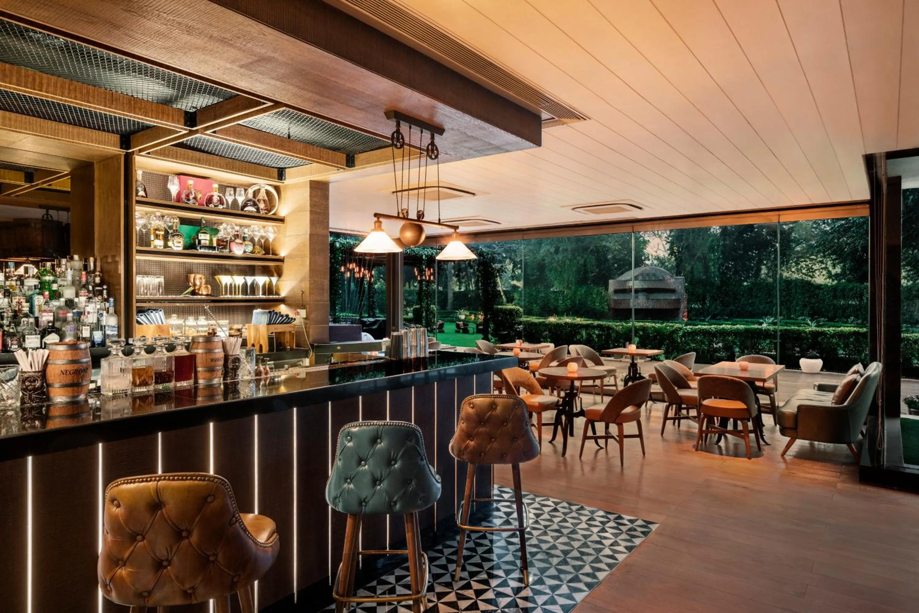 Lounge or bar in Shangri-La Eros New Delhi