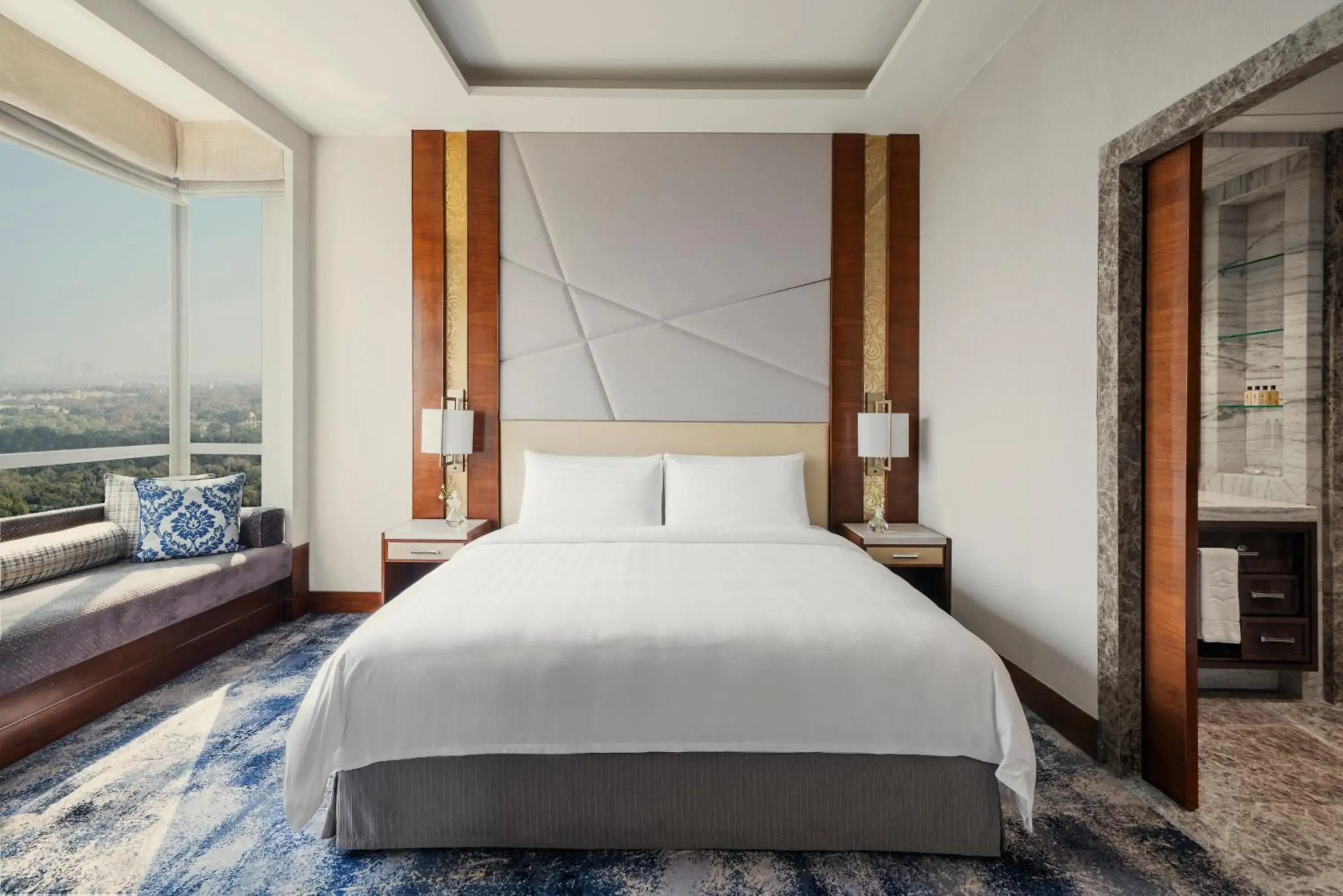 Executive Suite - 10% discount on Food & Soft Beverages & Laundry - Evening cocktails and canapés at the Horizon Club Lounge from 6pm – 8pm in Shangri-La Eros New Delhi Executive Suite - 10% discount on Food & Soft Beverages & Laundry - Evening cocktails and canapés at the Horizon Club Lounge from 6pm – 8pm in Shangri-La Eros New Delhi