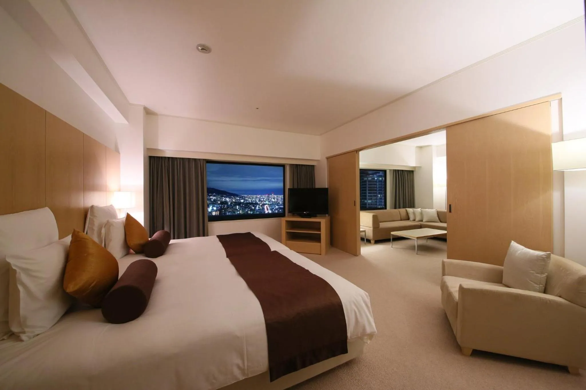 Bedroom, Bed in ANA Crowne Plaza Kobe by IHG