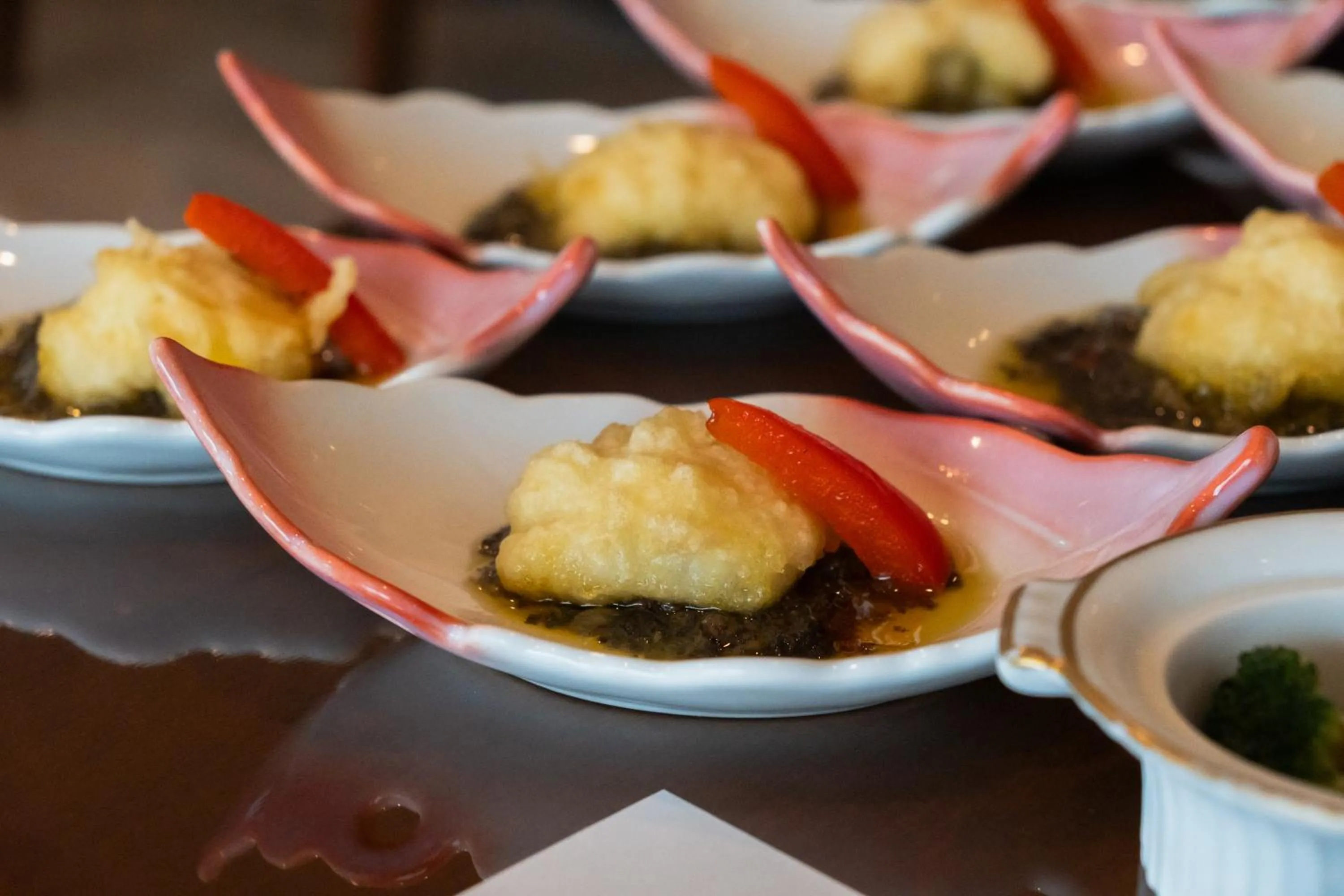 Lounge or bar in ANA Crowne Plaza Kobe by IHG