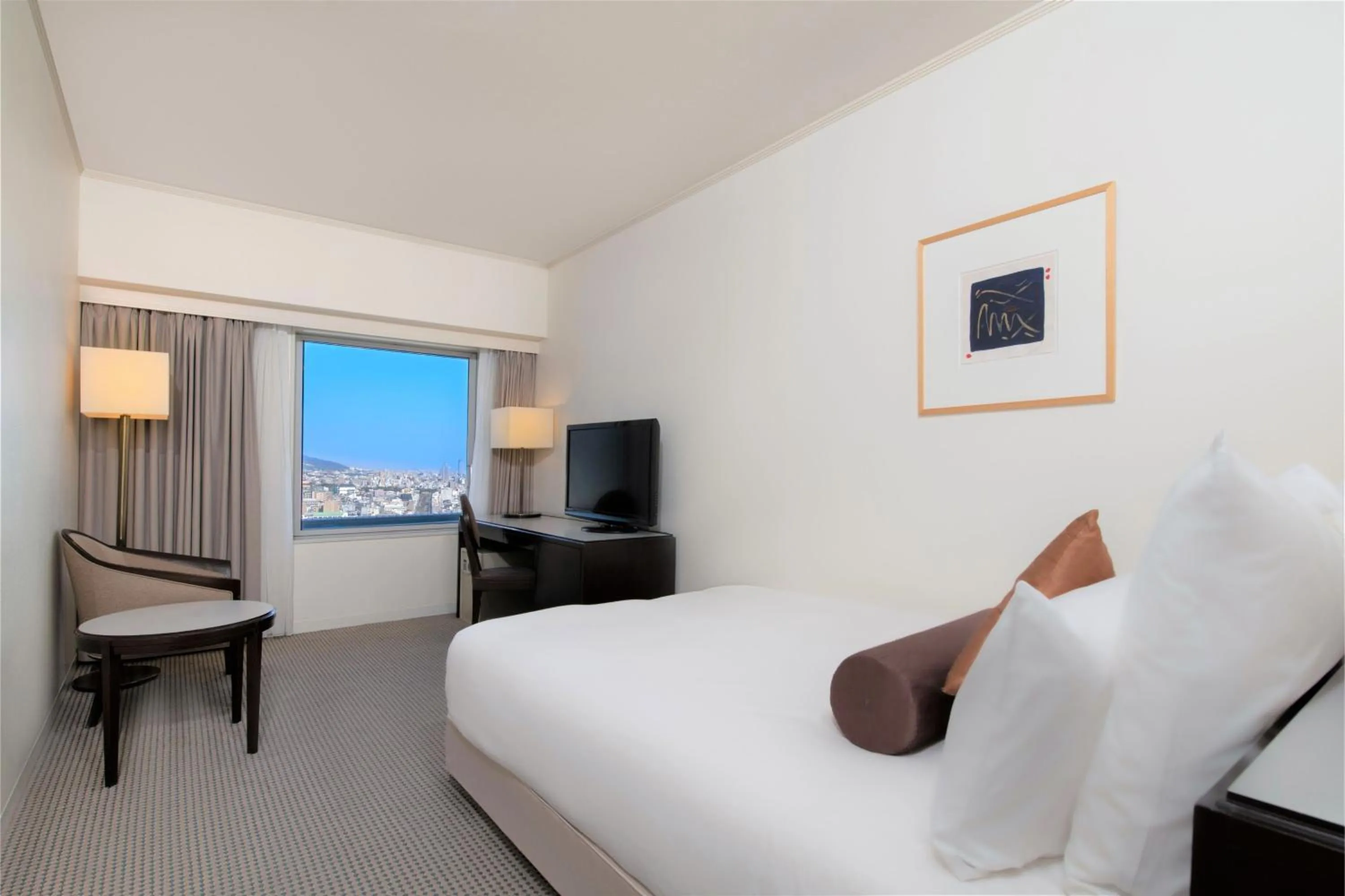 Photo of the whole room, Bed in ANA Crowne Plaza Kobe by IHG