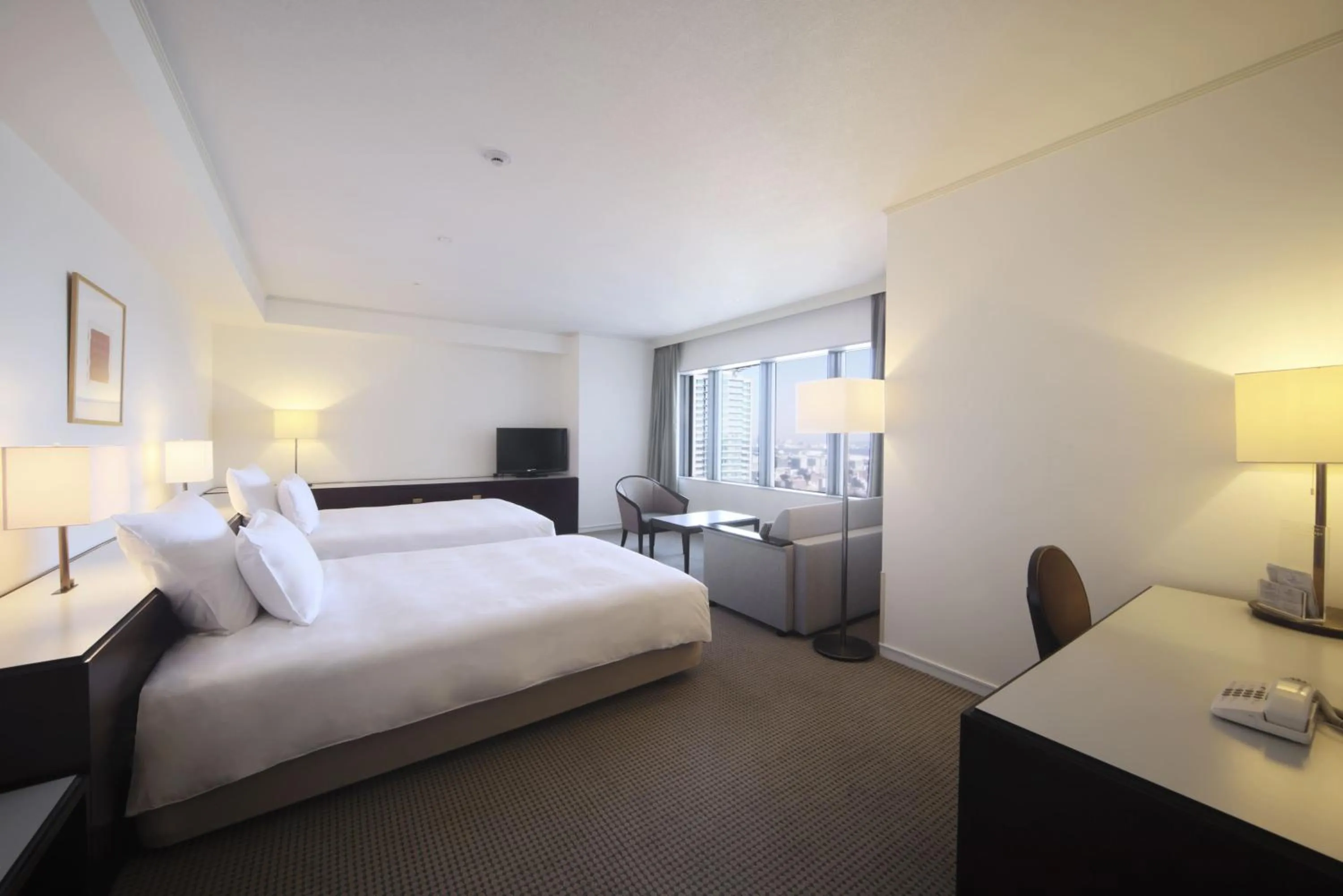 Photo of the whole room, Bed in ANA Crowne Plaza Kobe by IHG