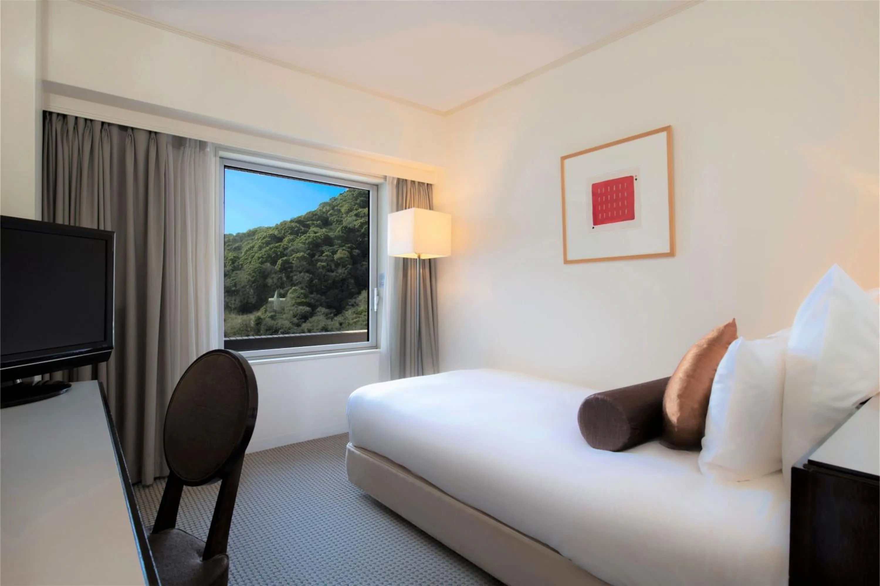 Photo of the whole room, Bed in ANA Crowne Plaza Kobe by IHG