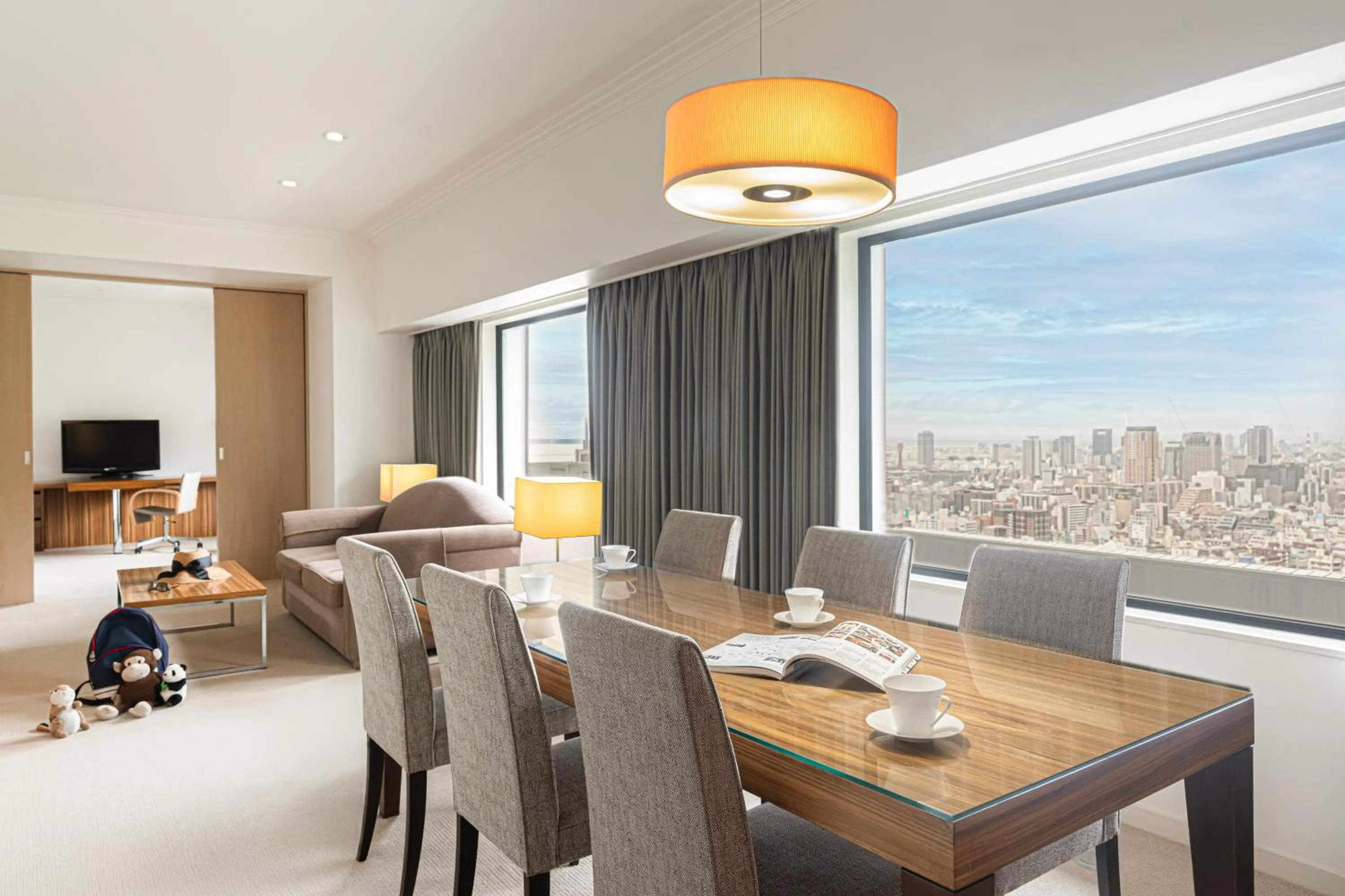 Living room in ANA Crowne Plaza Kobe by IHG