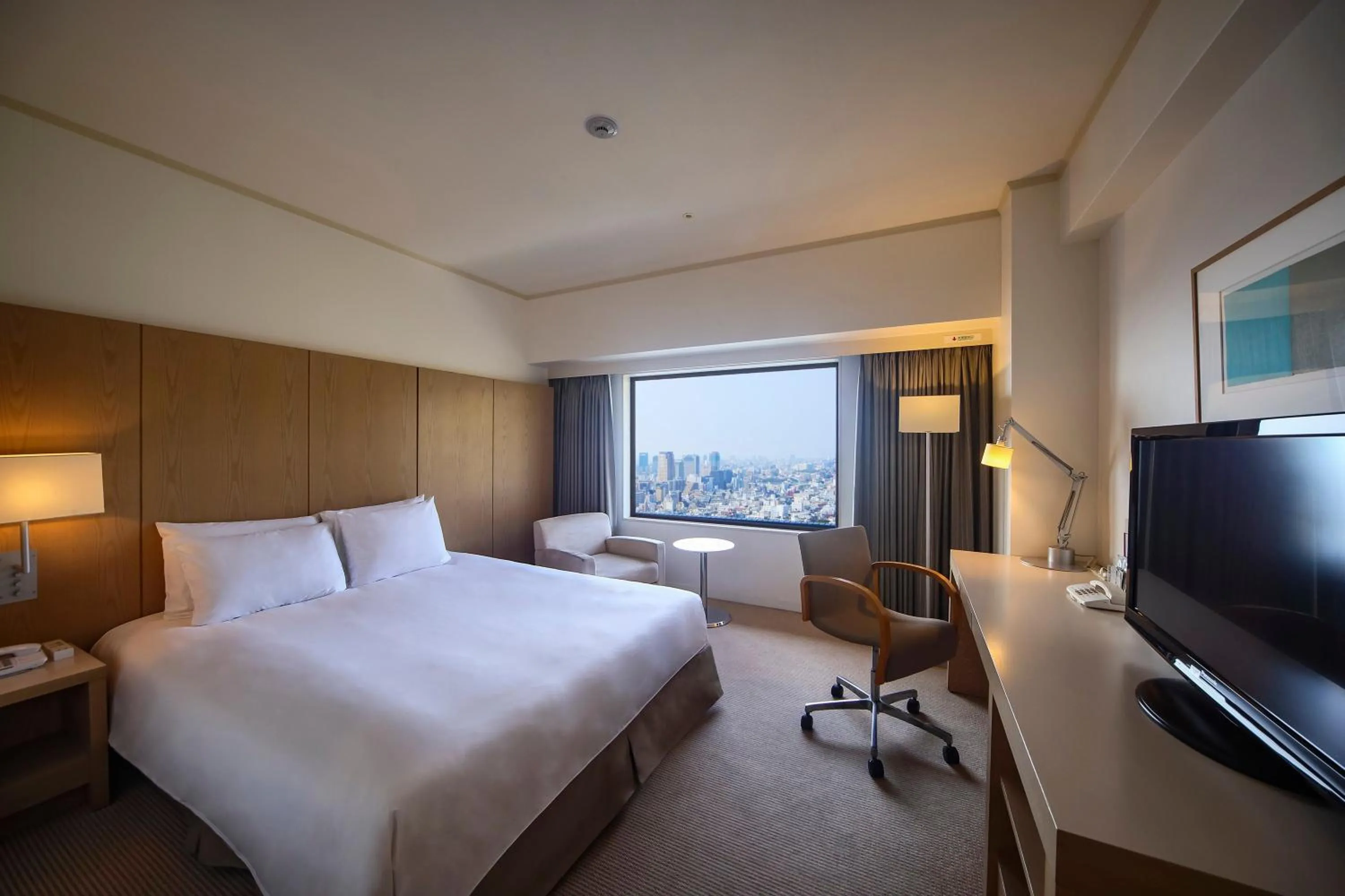 Photo of the whole room, Bed in ANA Crowne Plaza Kobe by IHG