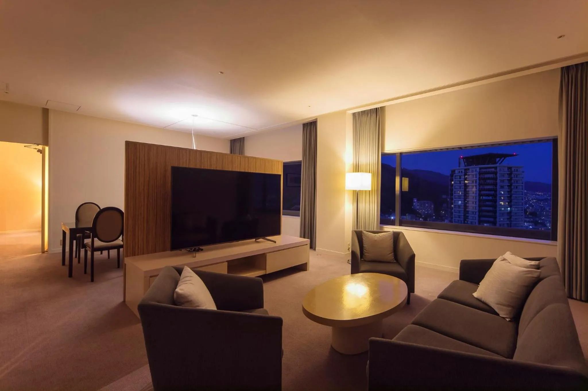 Photo of the whole room in ANA Crowne Plaza Kobe by IHG