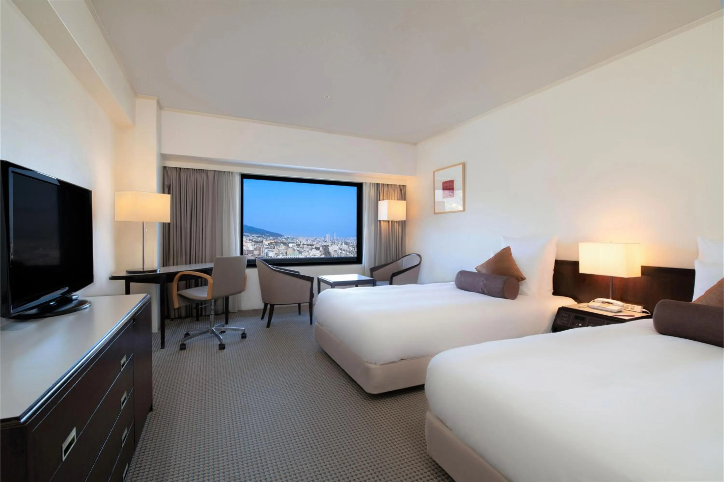 Photo of the whole room, Bed in ANA Crowne Plaza Kobe by IHG