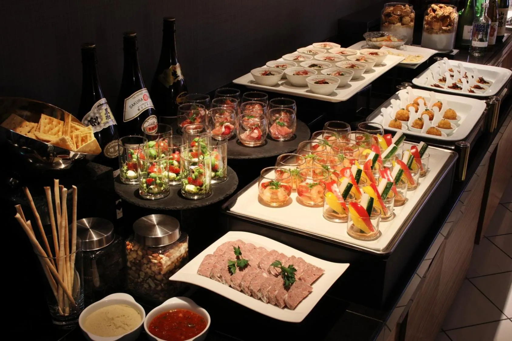 Lounge or bar in ANA Crowne Plaza Kobe by IHG