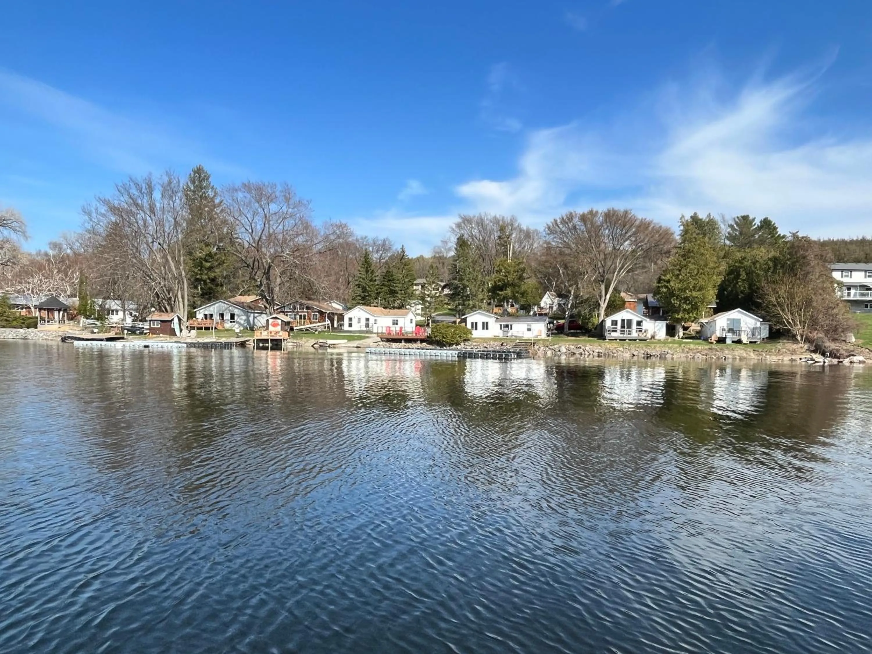 Lake view in Merland Park Cottages and Motel