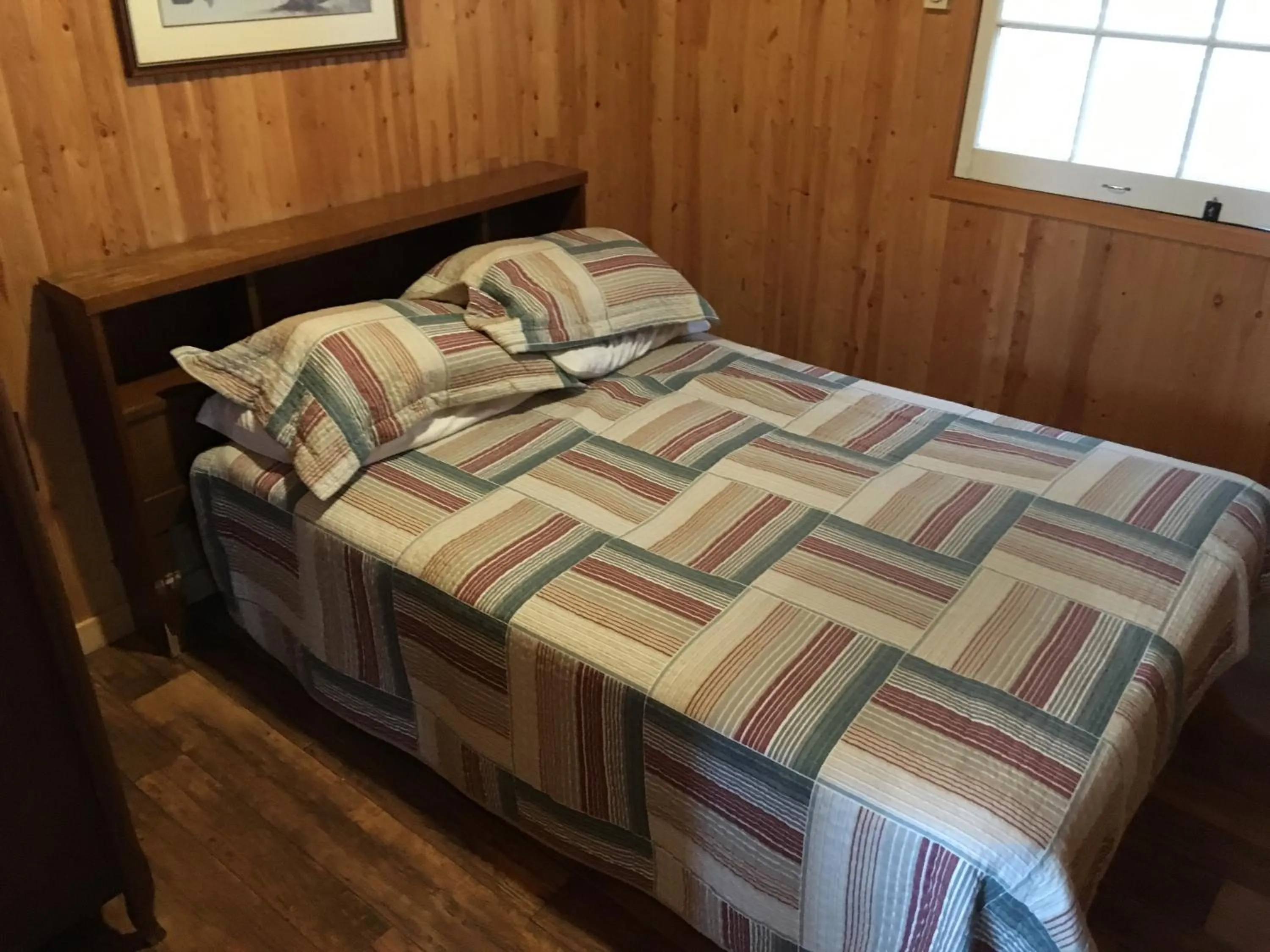 Bed in Merland Park Cottages and Motel