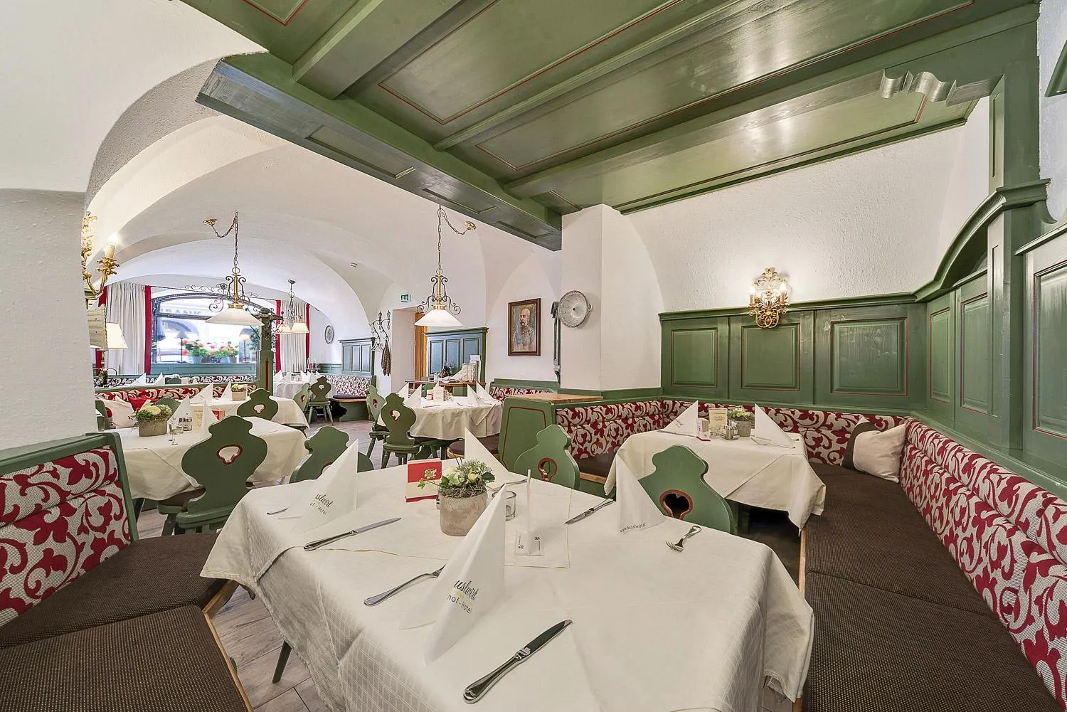 Restaurant/places to eat in Gasthof Hotel Hauslwirt