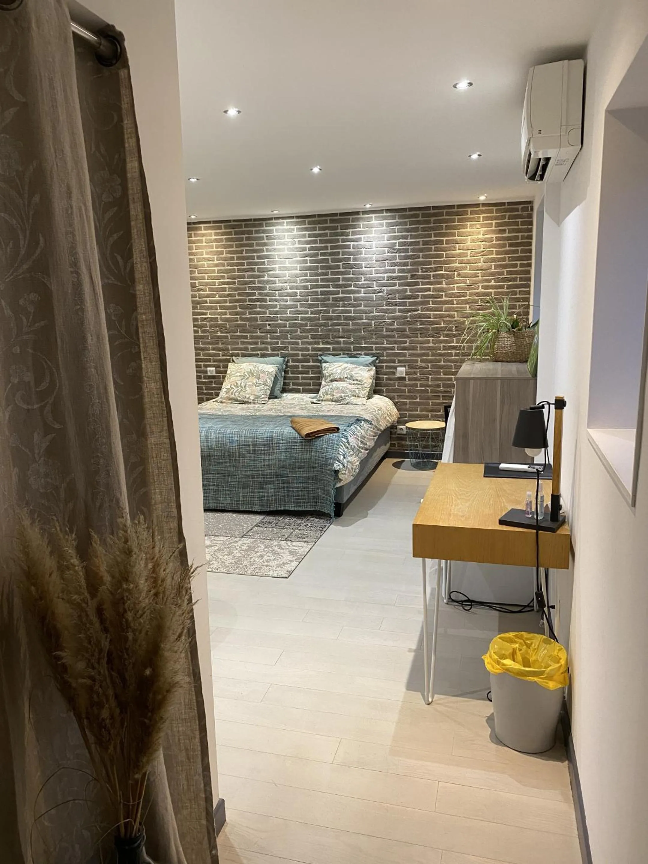 Bedroom, Bed in Aux Herbes Hautes