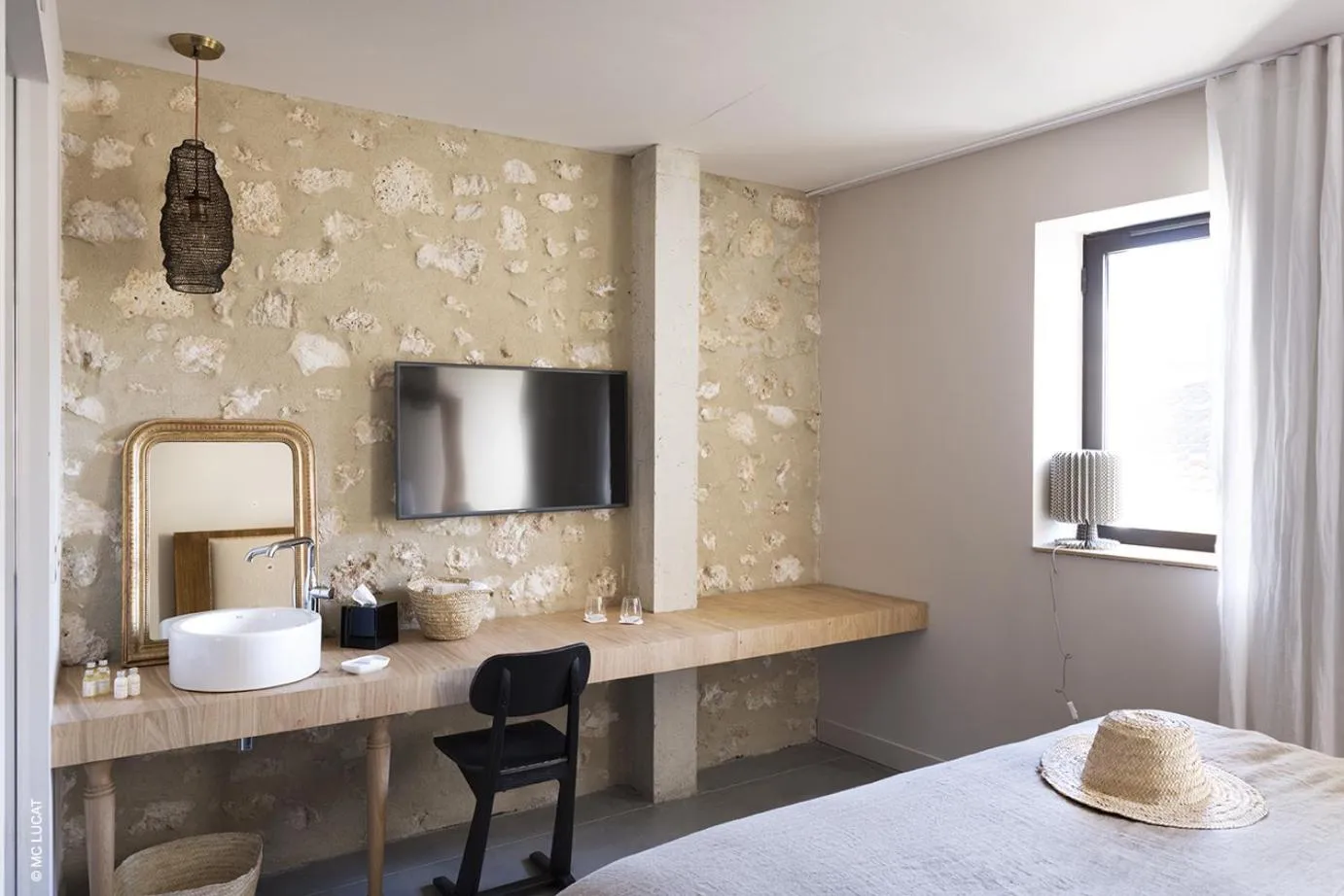 Photo of the whole room, Bed in Le 19-21 - Un amour d'hotel