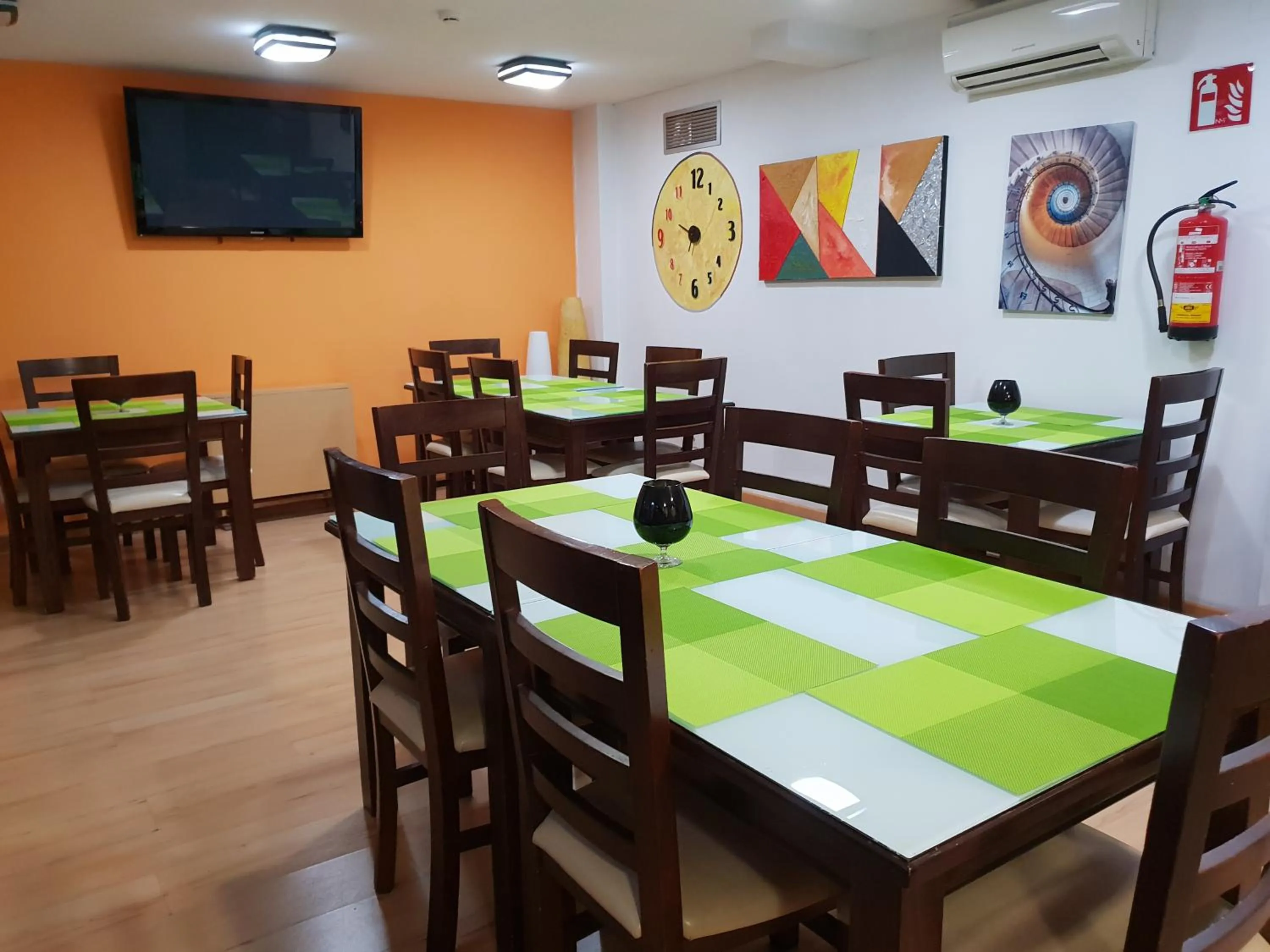 Restaurant/places to eat in Hostal T4