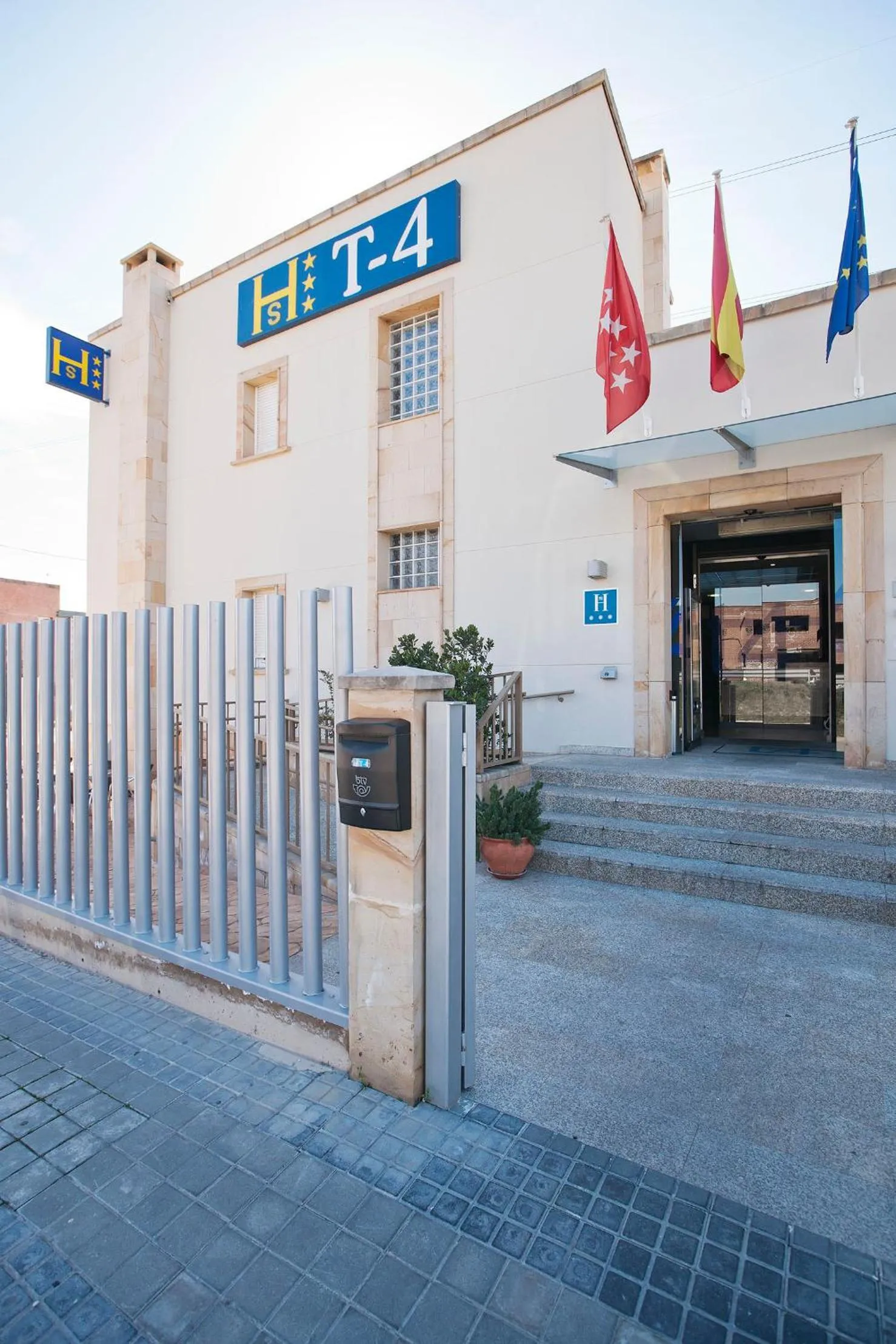 Facade/entrance in Hostal T4