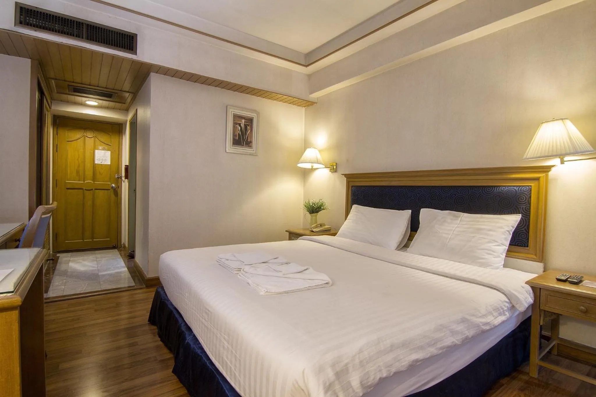 Bed in Bossotel Chiang Mai