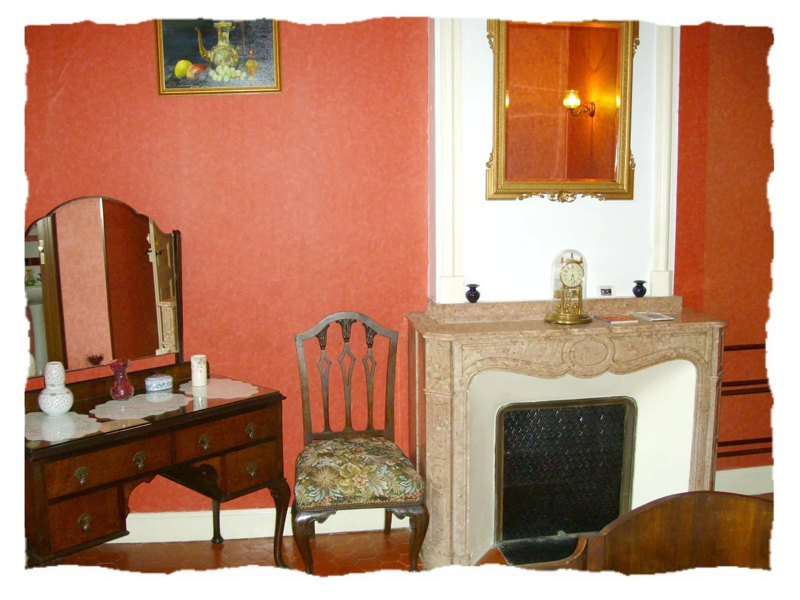 Photo of the whole room in Maison St Georges