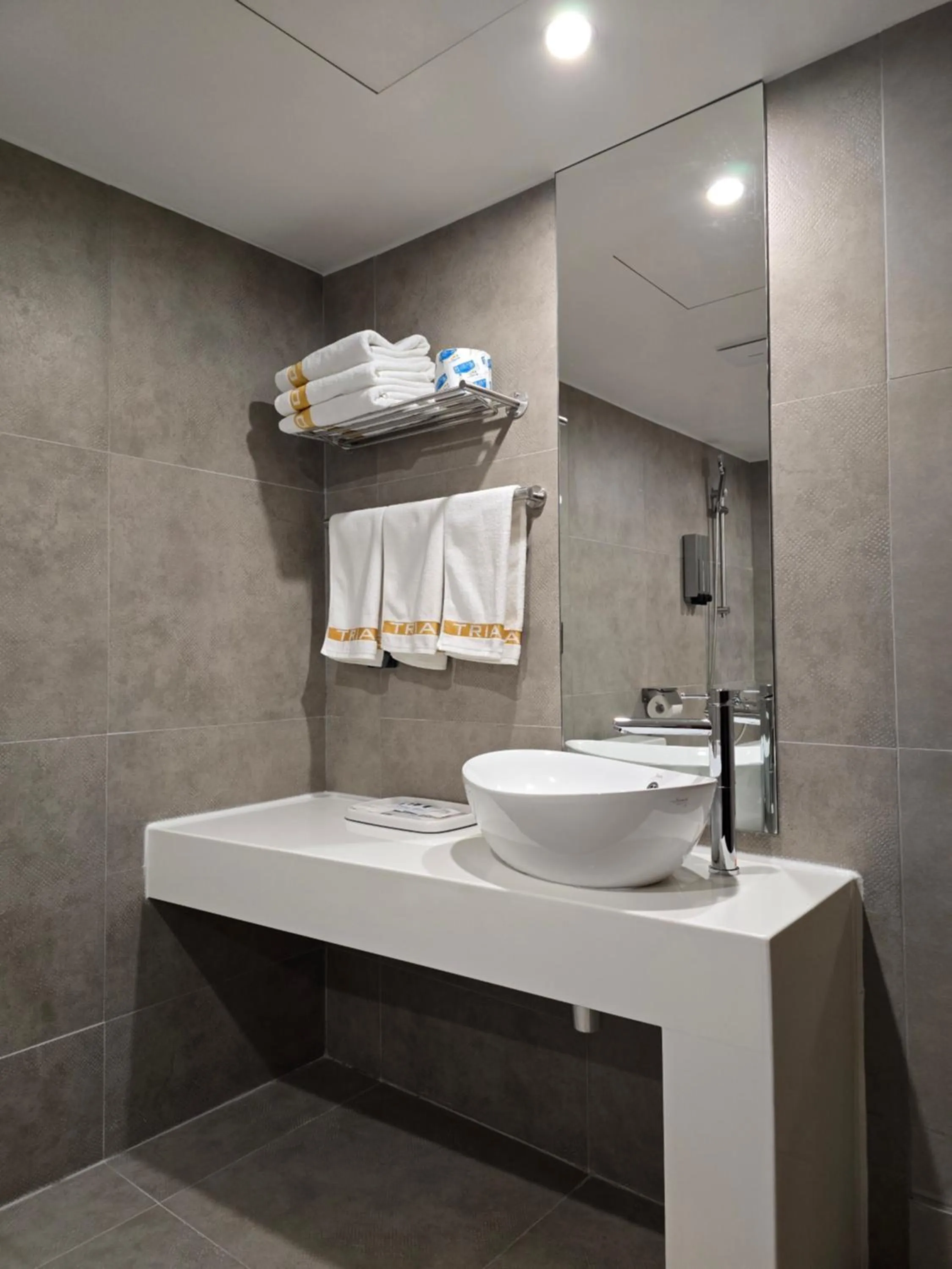 Tria Business & Boutique Hotel