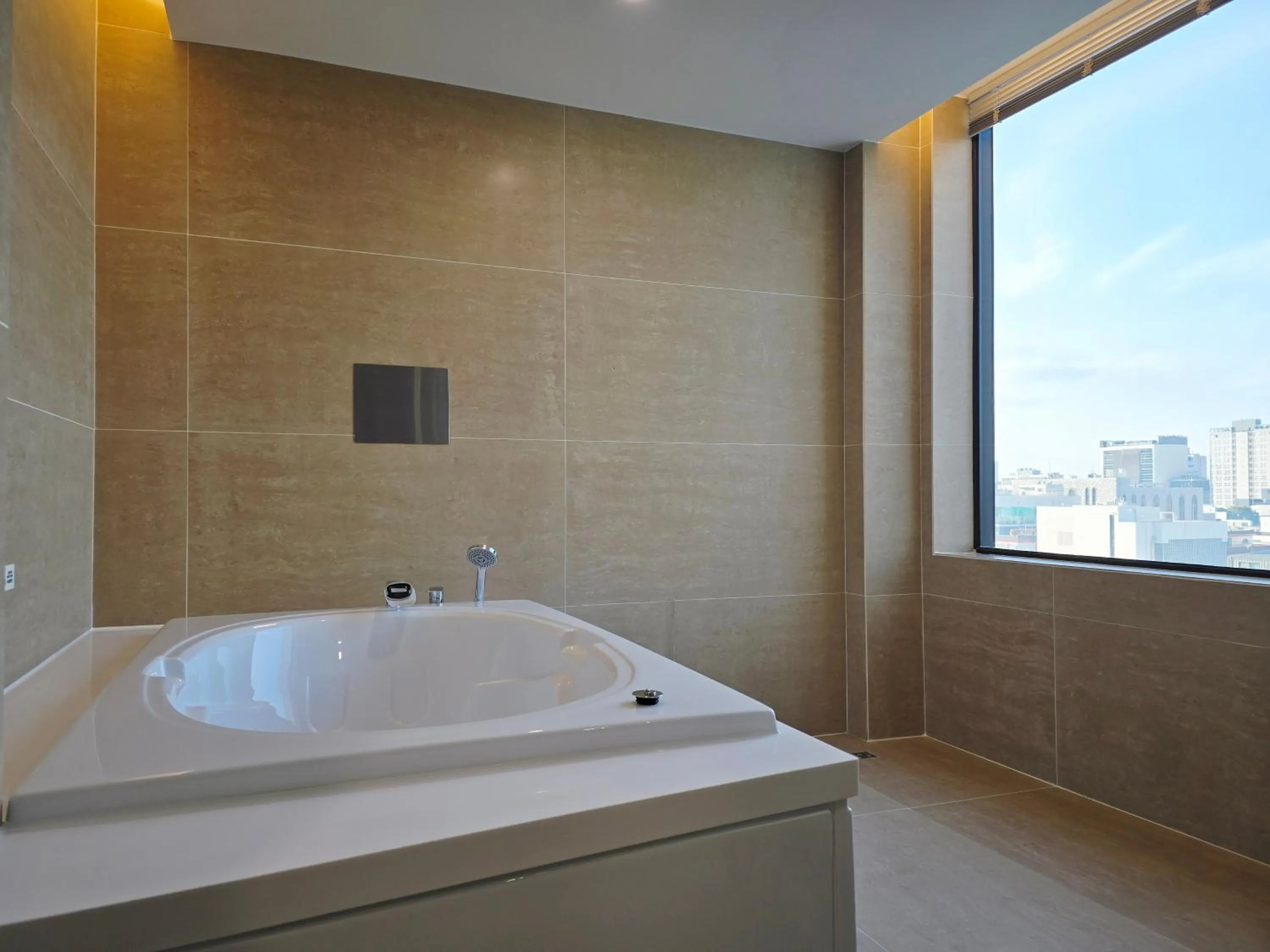 Tria Business & Boutique Hotel