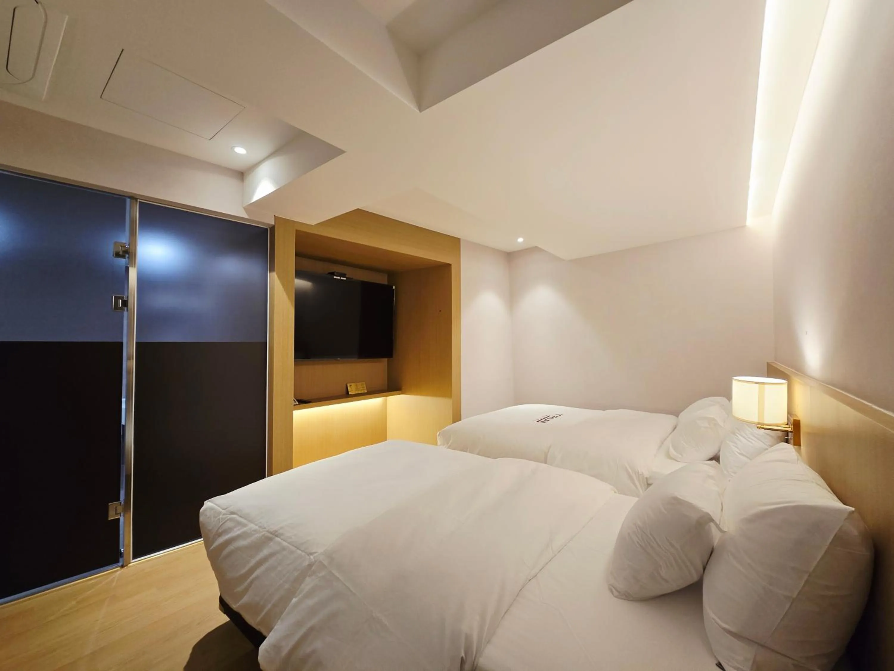 Bed in Tria Business & Boutique Hotel