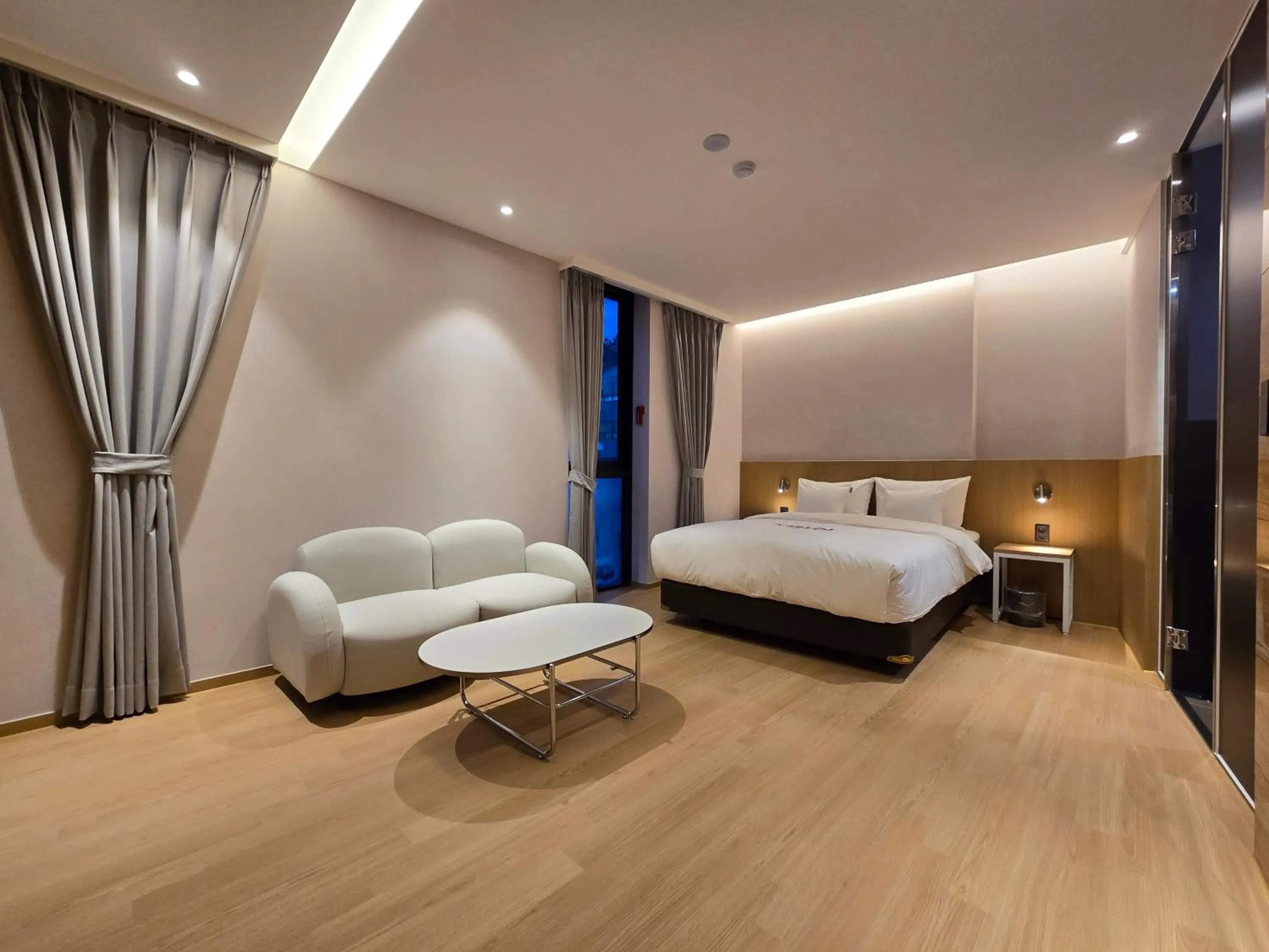 Bed in Tria Business & Boutique Hotel