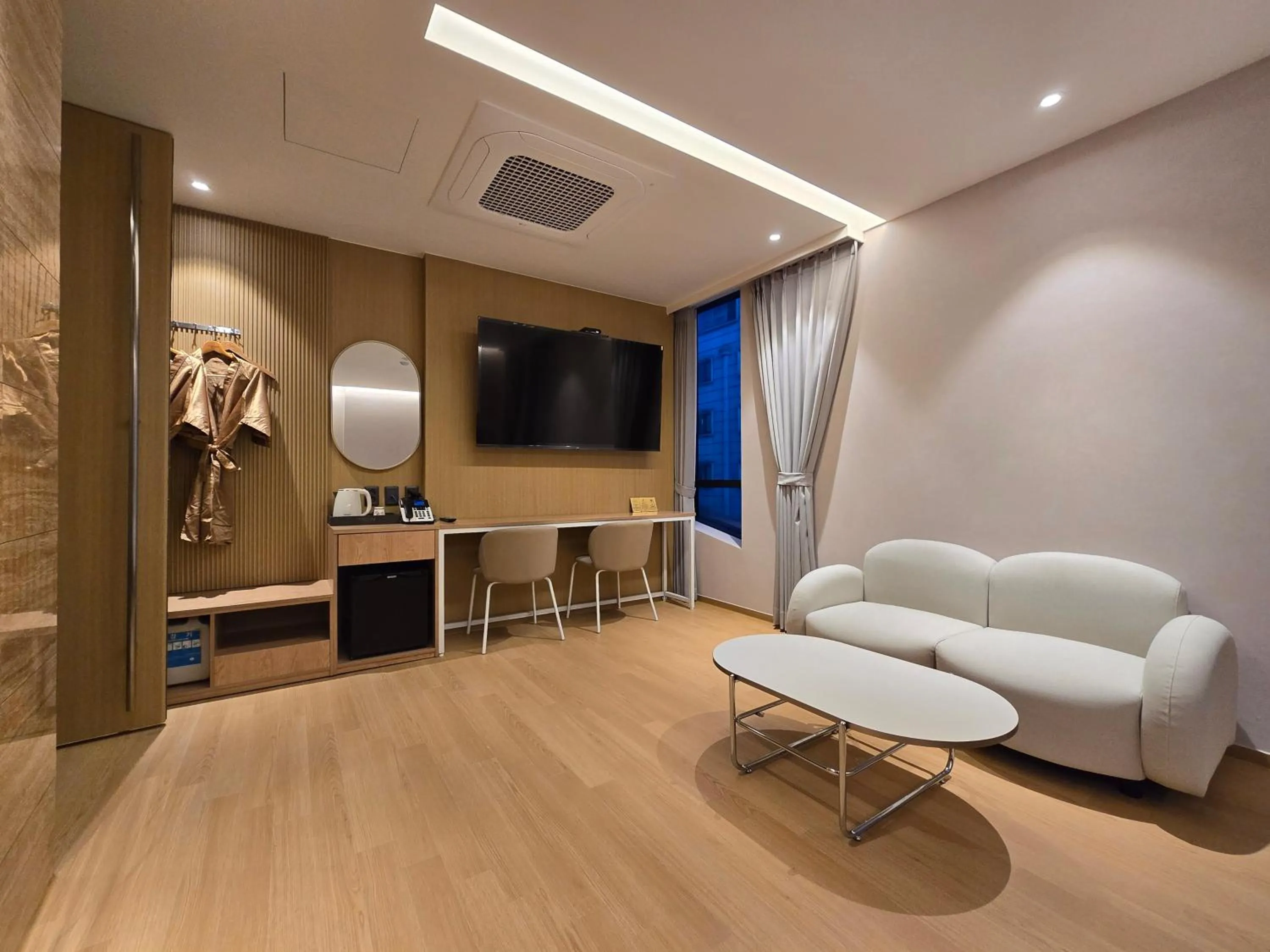 Tria Business & Boutique Hotel