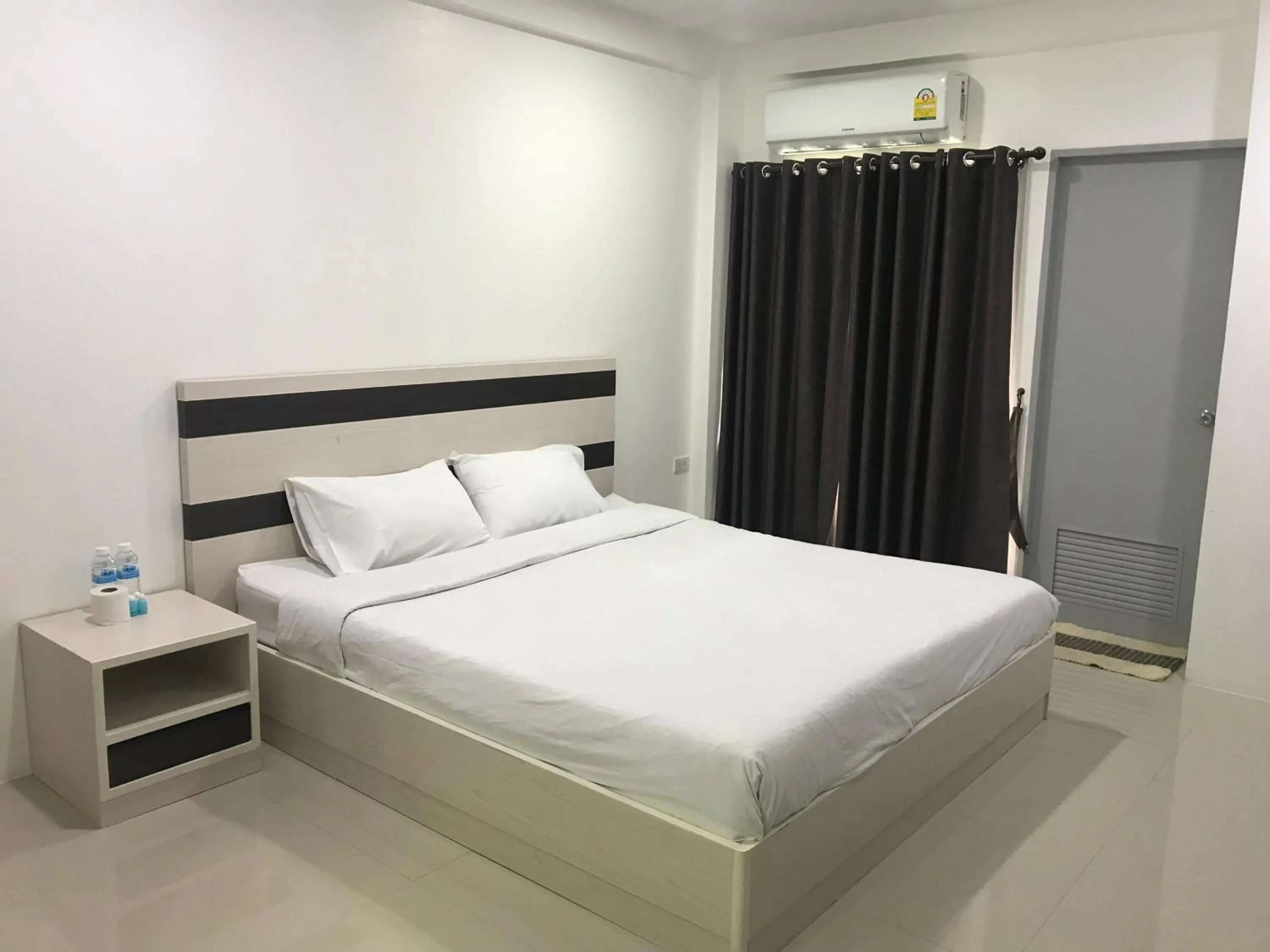 Bed in Jaroonwej Bangsaen