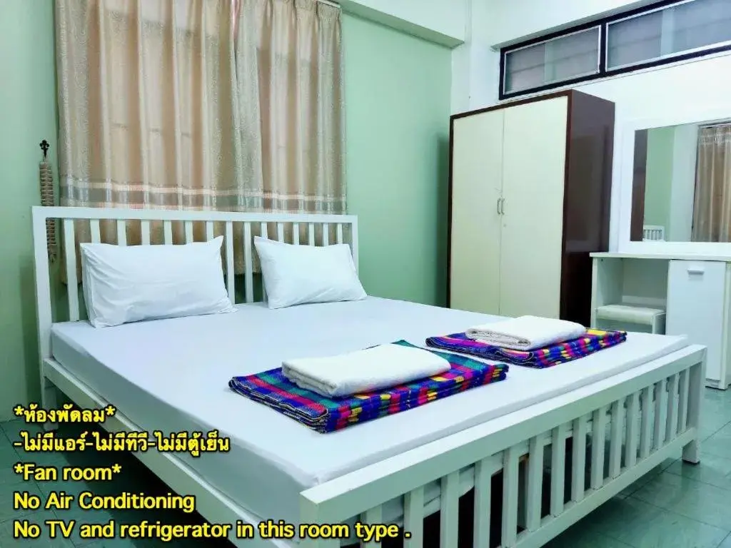 Standard Double or Twin Room with Fan No Air-Conditioner in Jaroonwej Bangsaen Standard Double or Twin Room with Fan No Air-Conditioner in Jaroonwej Bangsaen