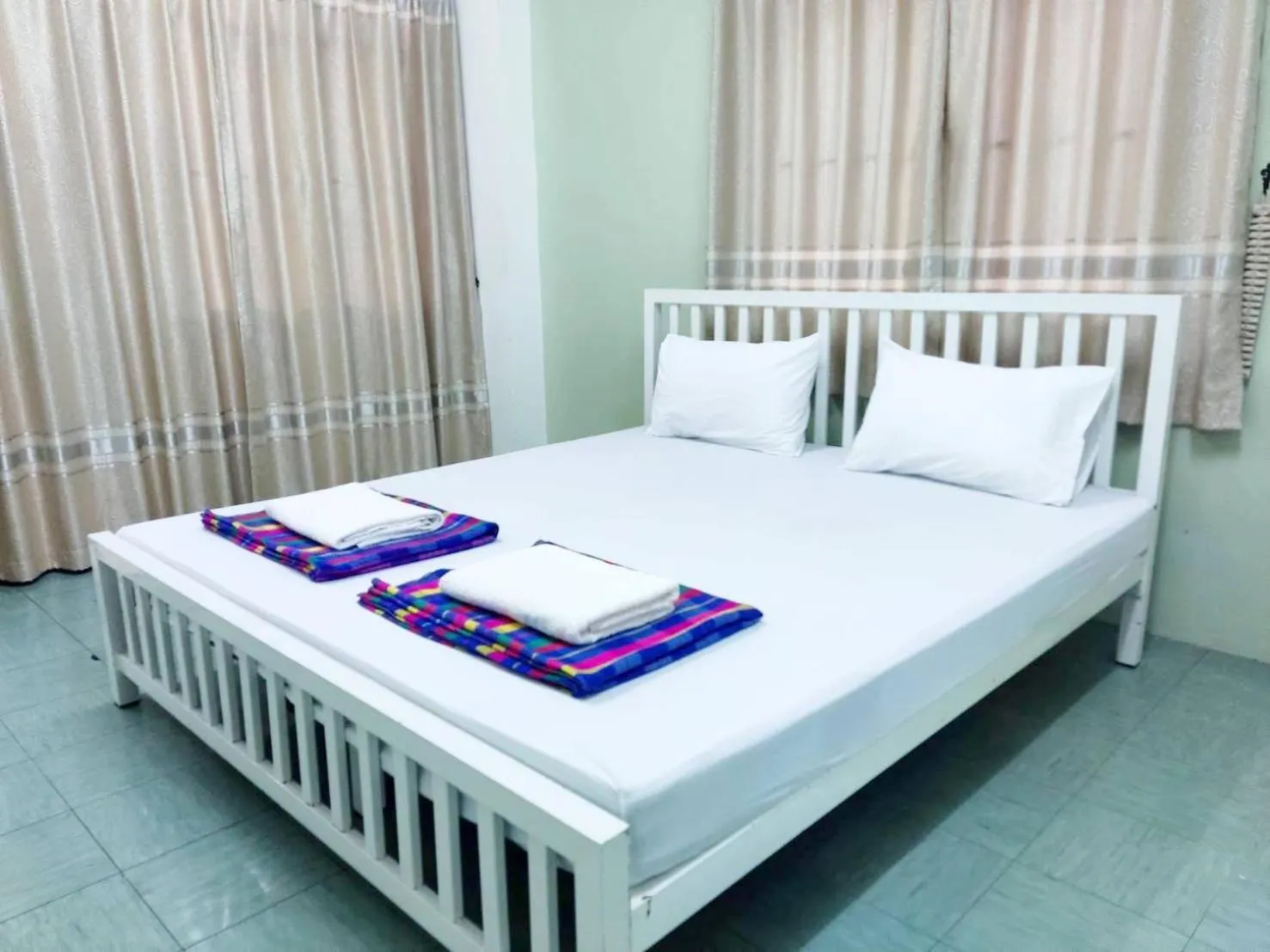 Bed in Jaroonwej Bangsaen