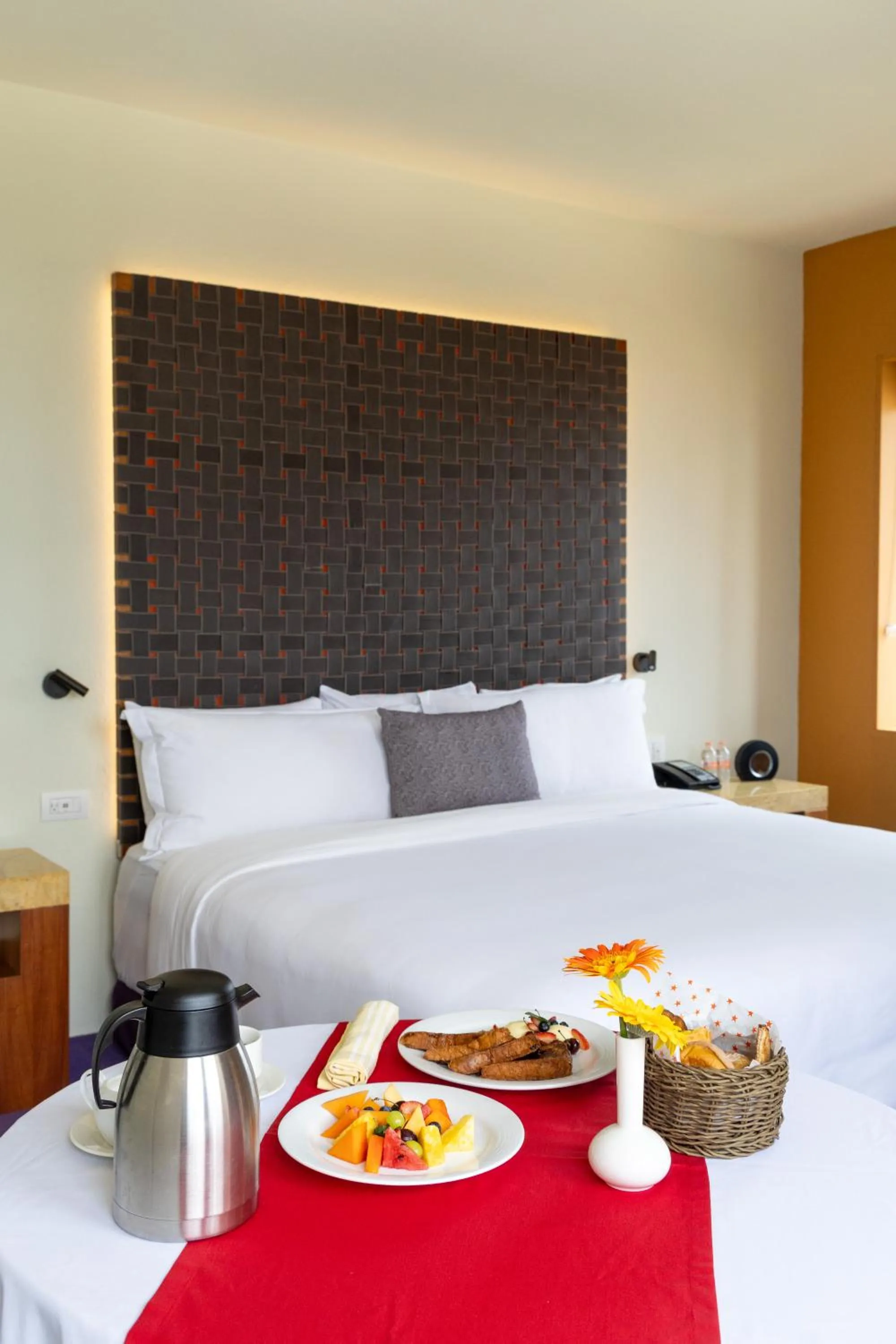 room service in Camino Real Monterrey