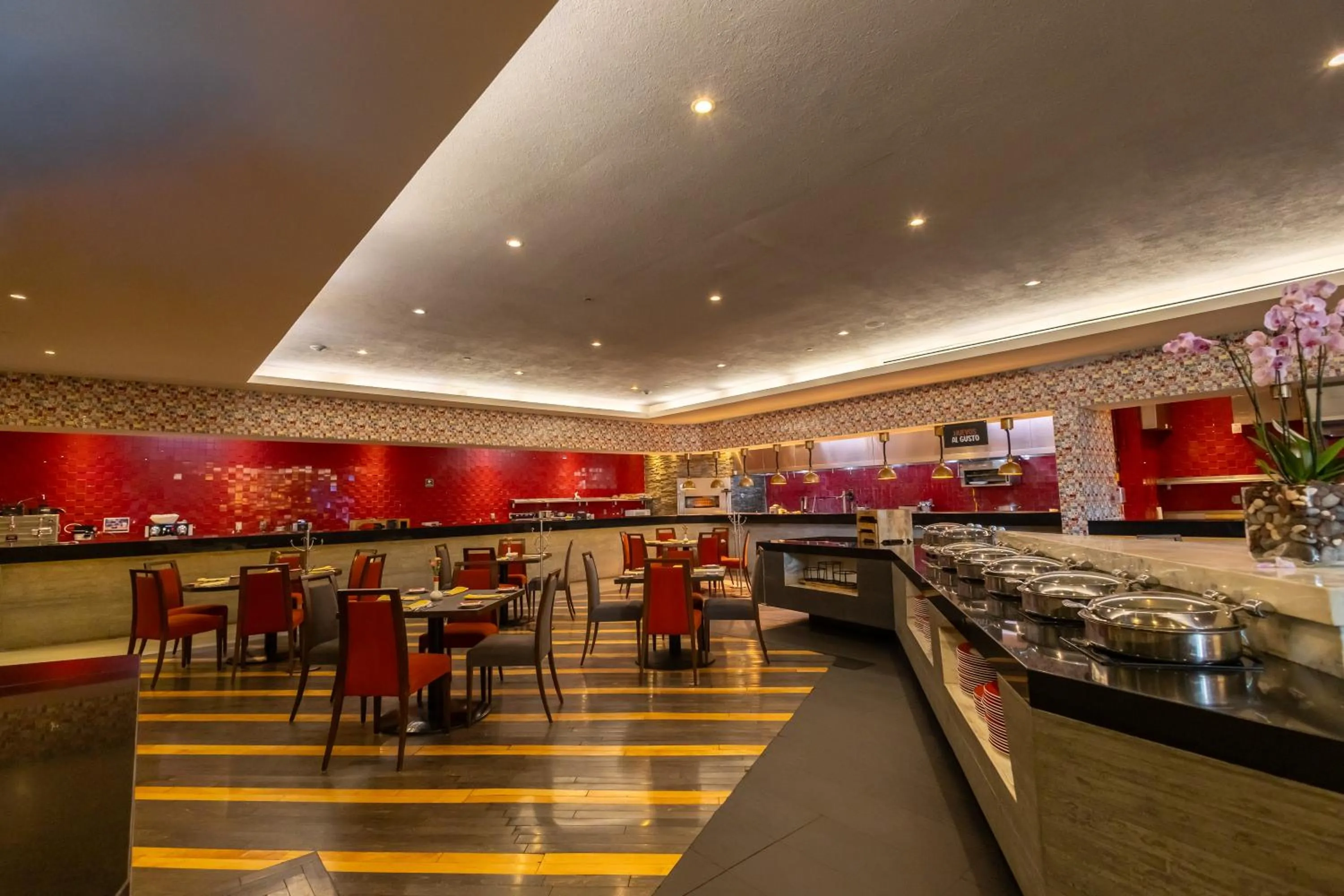 Restaurant/places to eat in Camino Real Monterrey