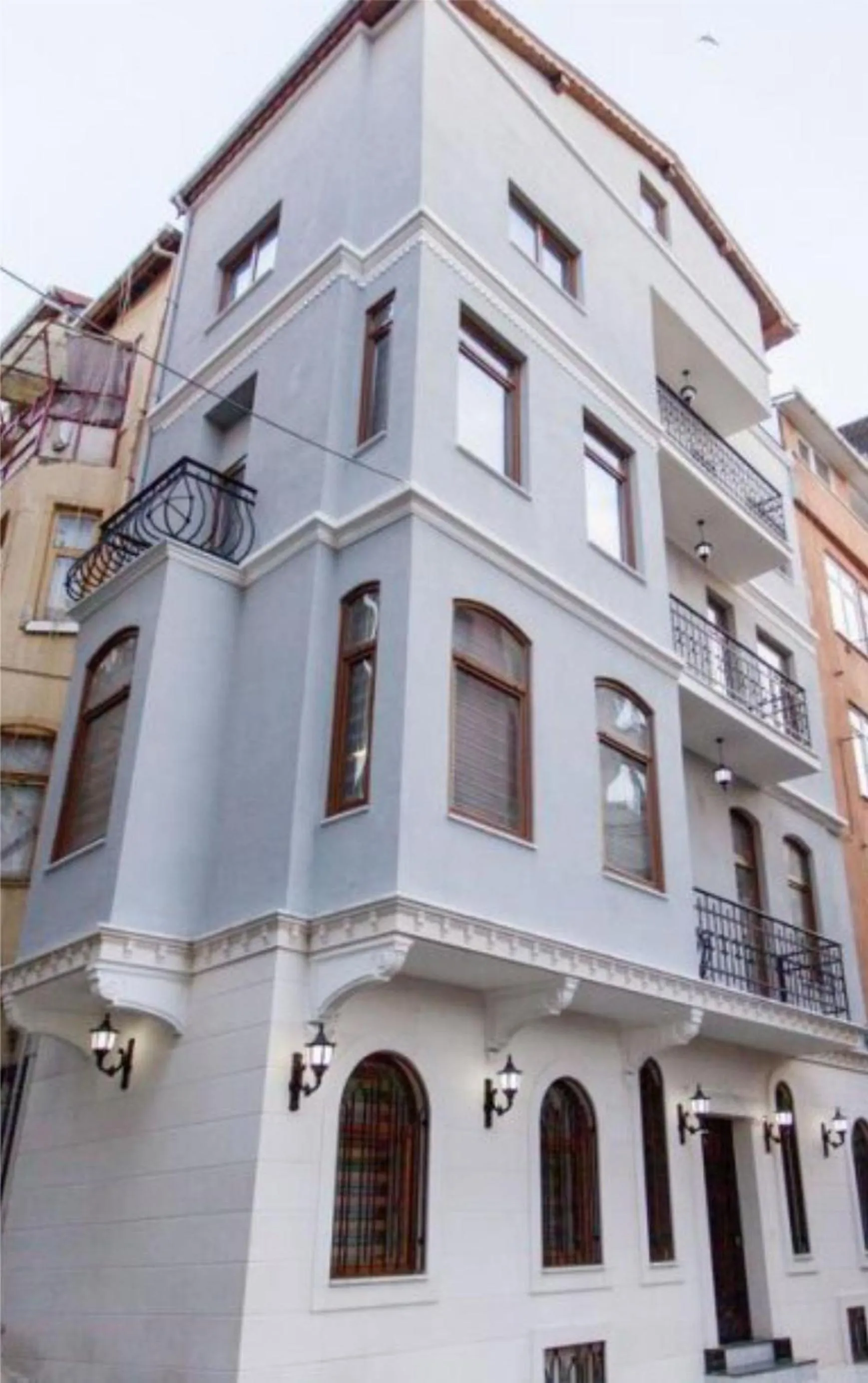 Property building in Taksim Sem House