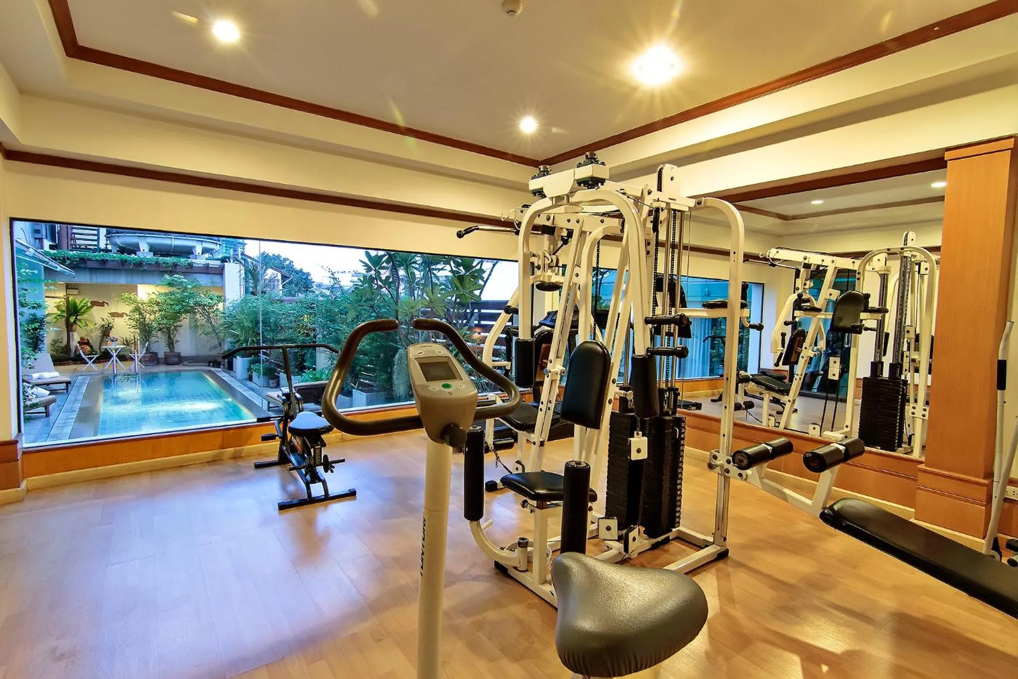 Fitness centre/facilities in Bossotel Bangkok