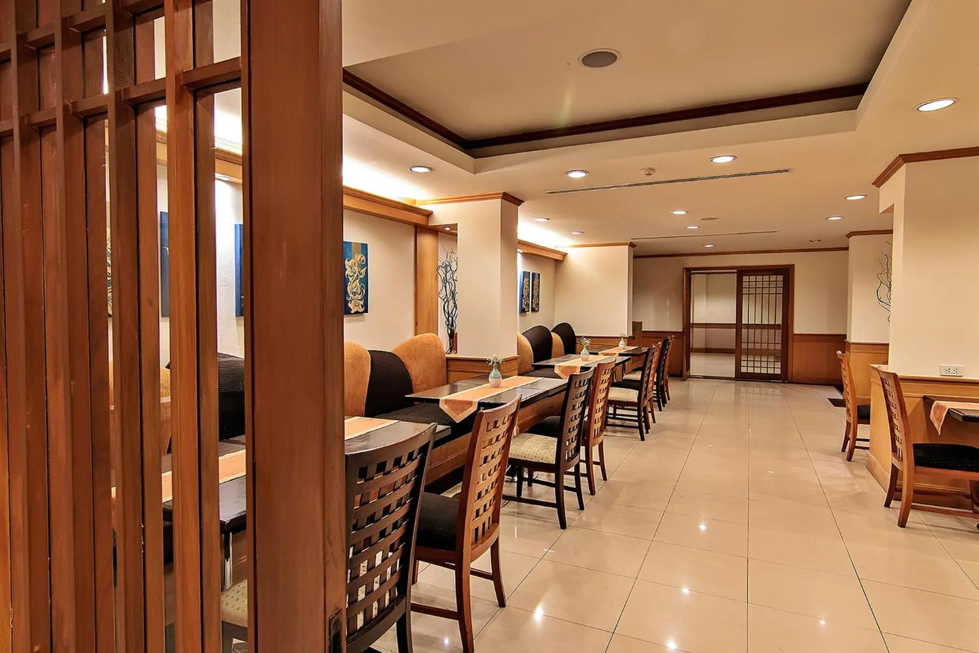 Restaurant/places to eat in Bossotel Bangkok