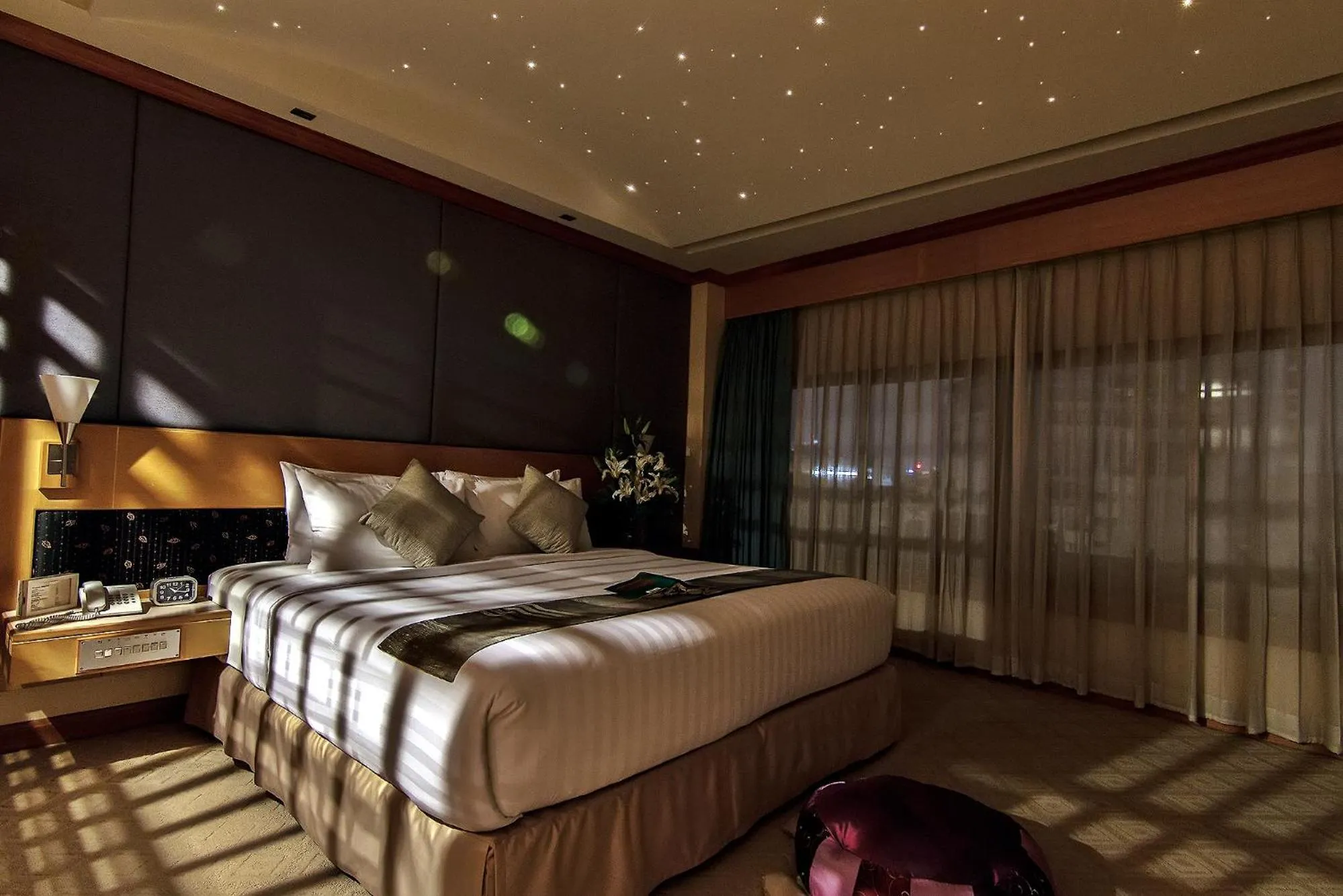 Bed in Bossotel Bangkok