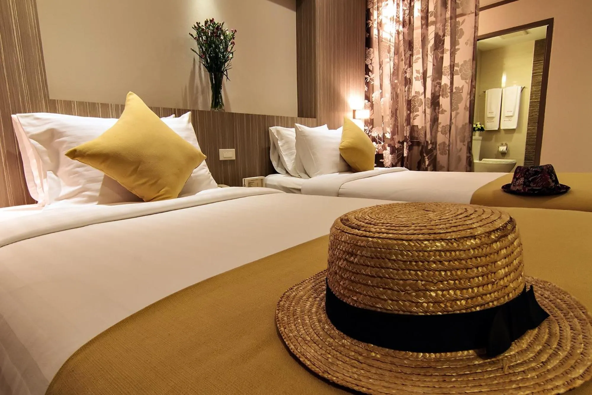 Bedroom, Bed in Bossotel Bangkok