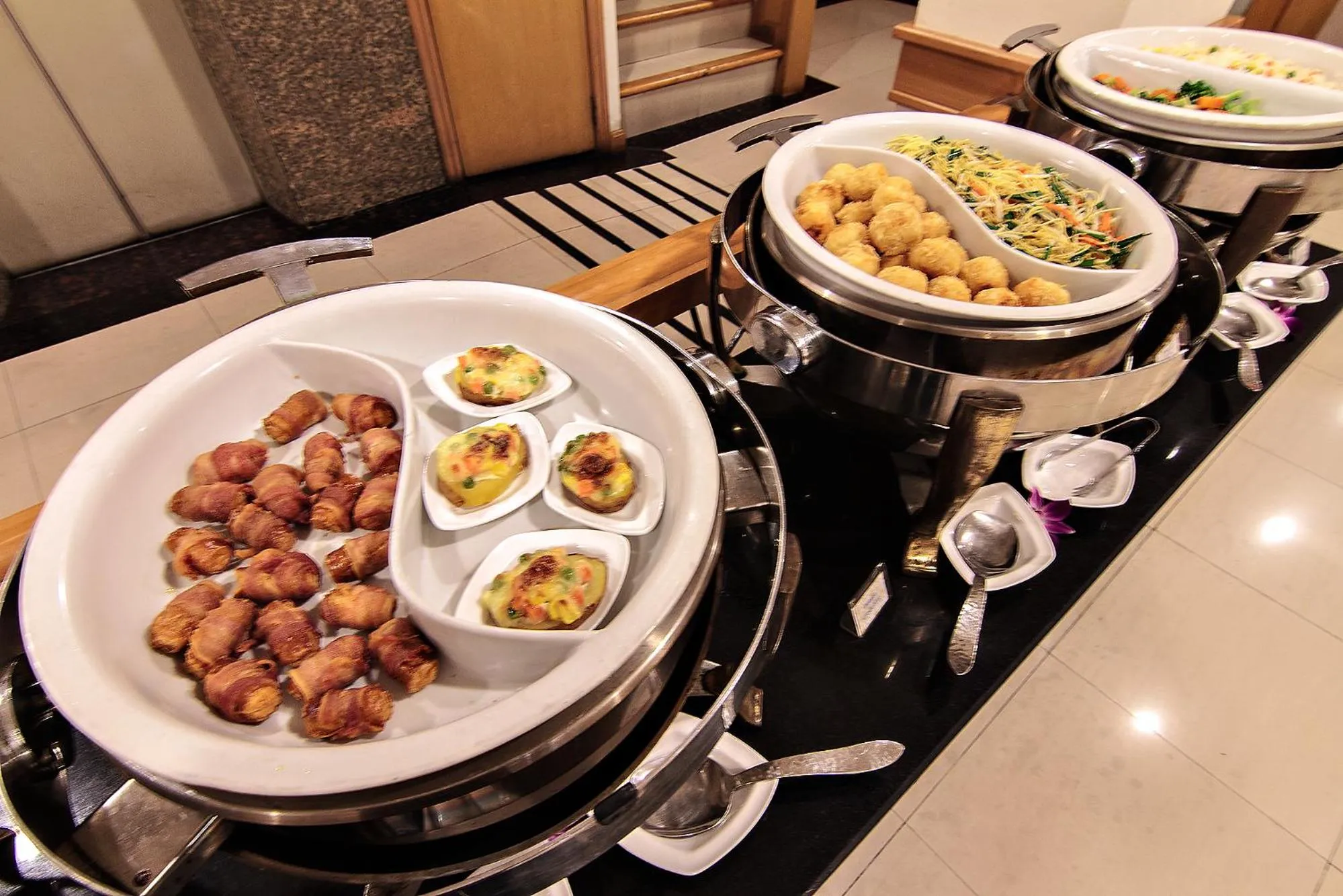 Restaurant/places to eat in Bossotel Bangkok