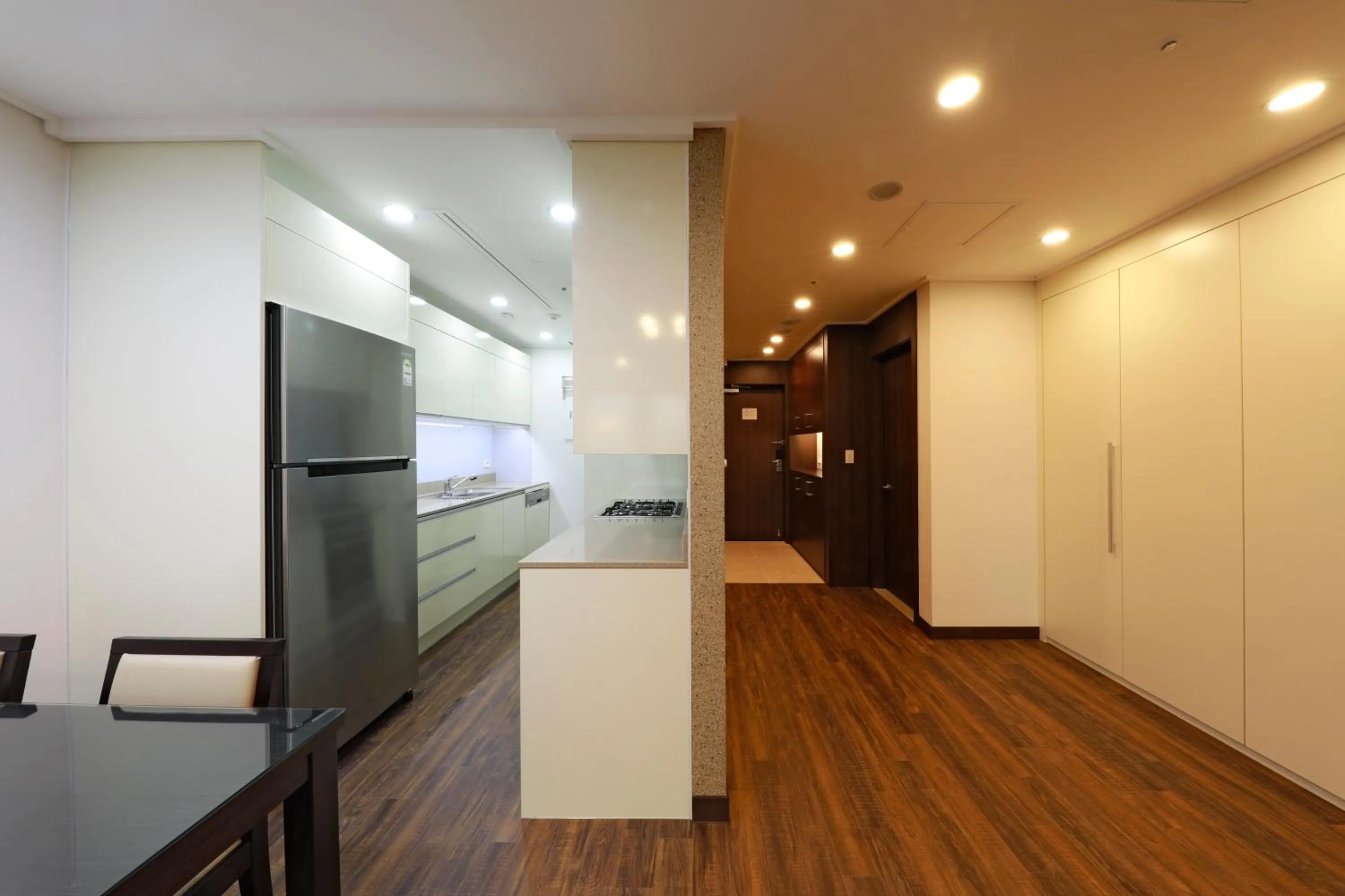 Kitchen or kitchenette in Orakai Insadong Suites