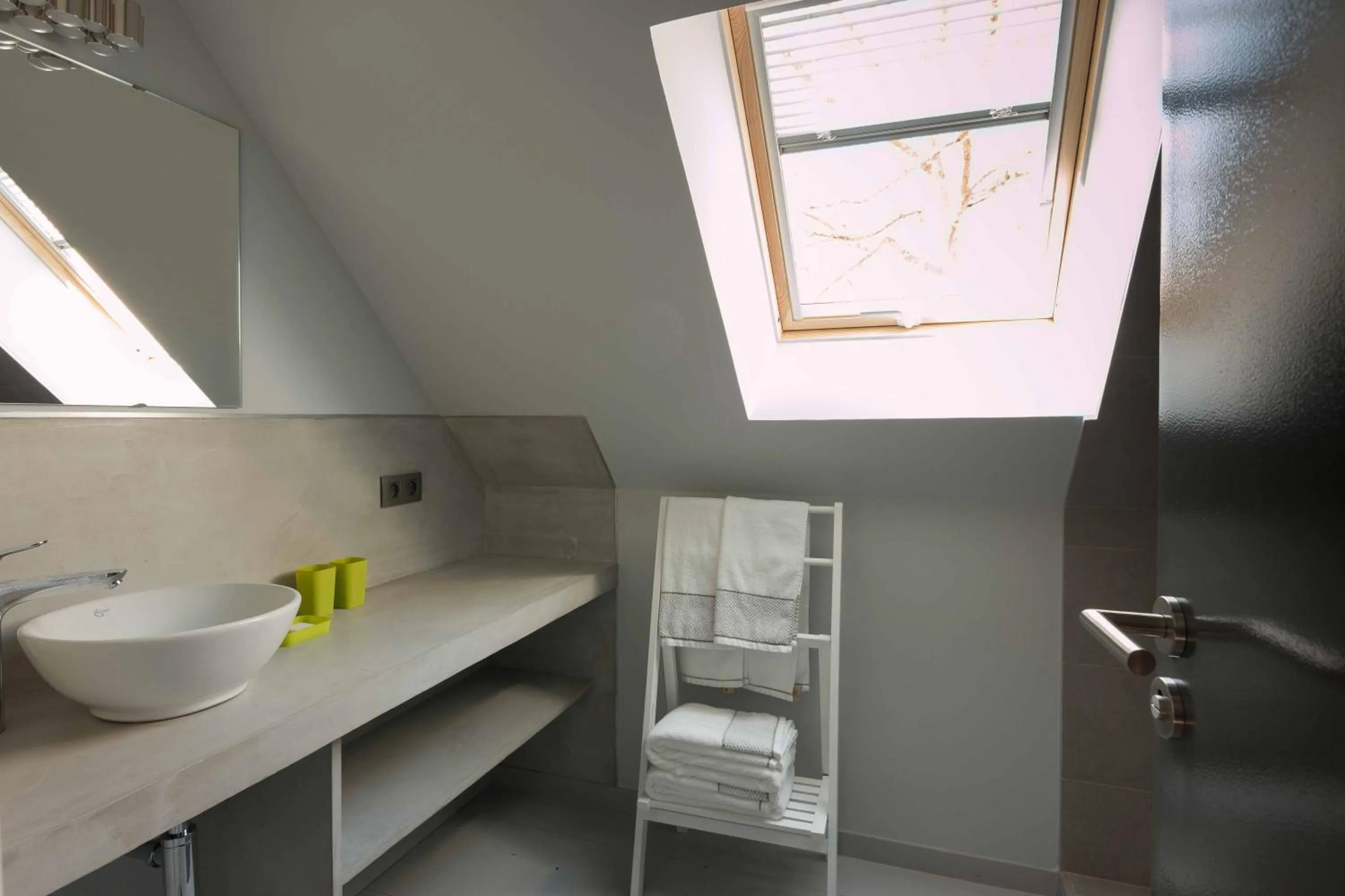 Shower in La Pomme Pétillante