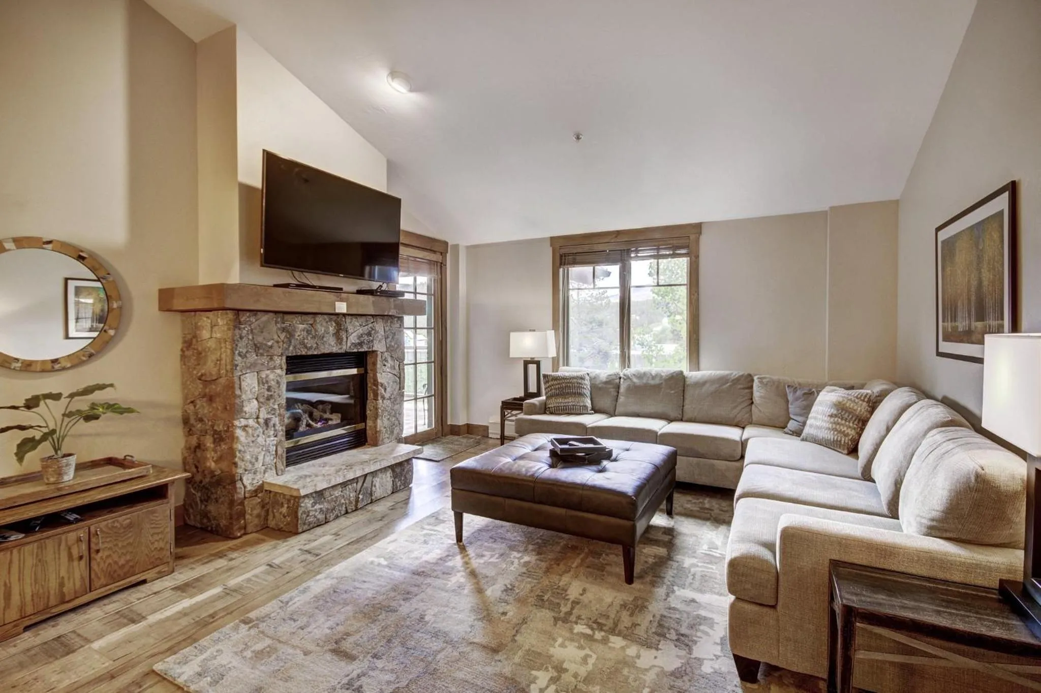 Living room in Mountain Thunder Lodge, A Vail Resorts Property