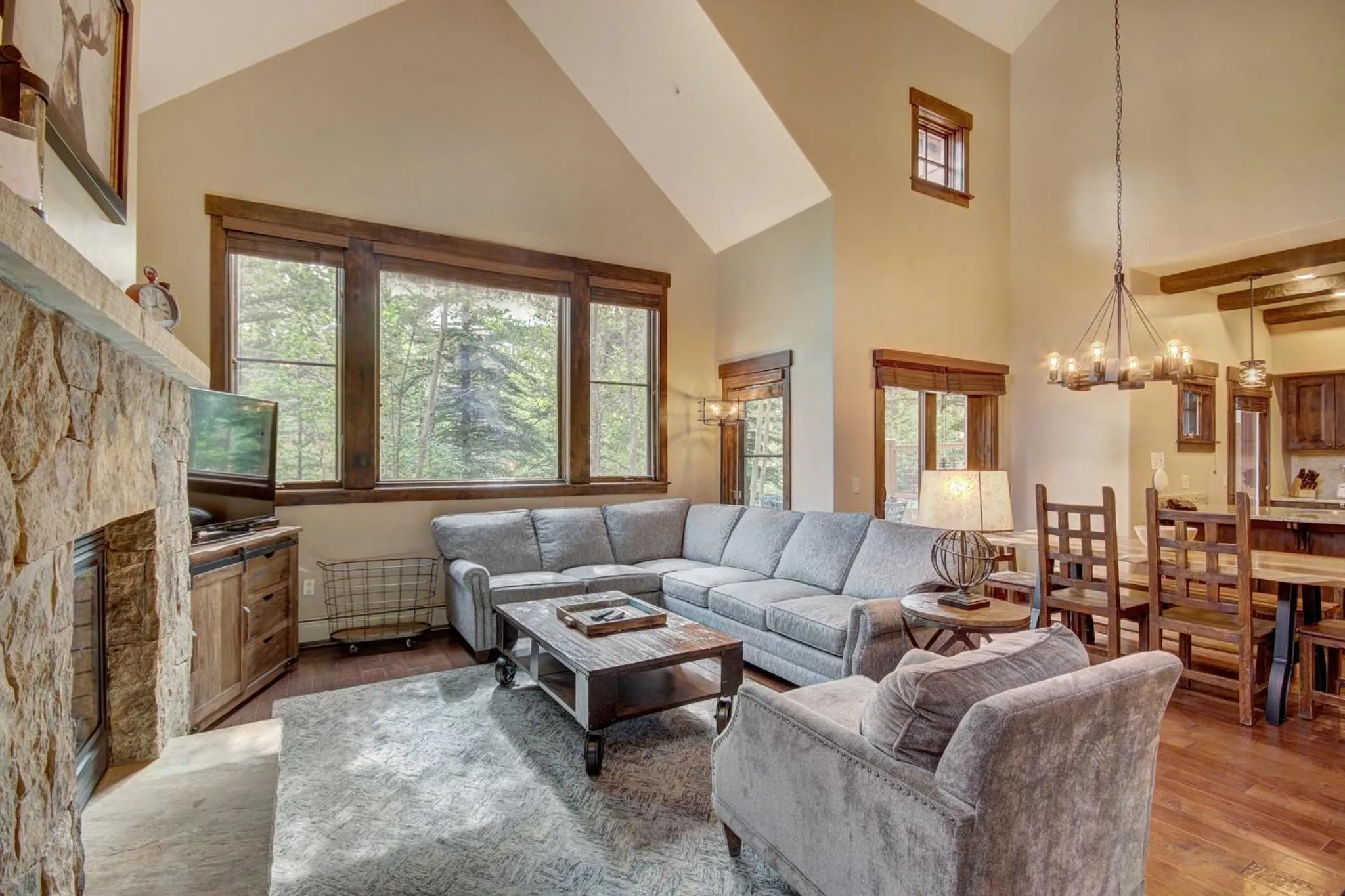 Living room in Mountain Thunder Lodge, A Vail Resorts Property