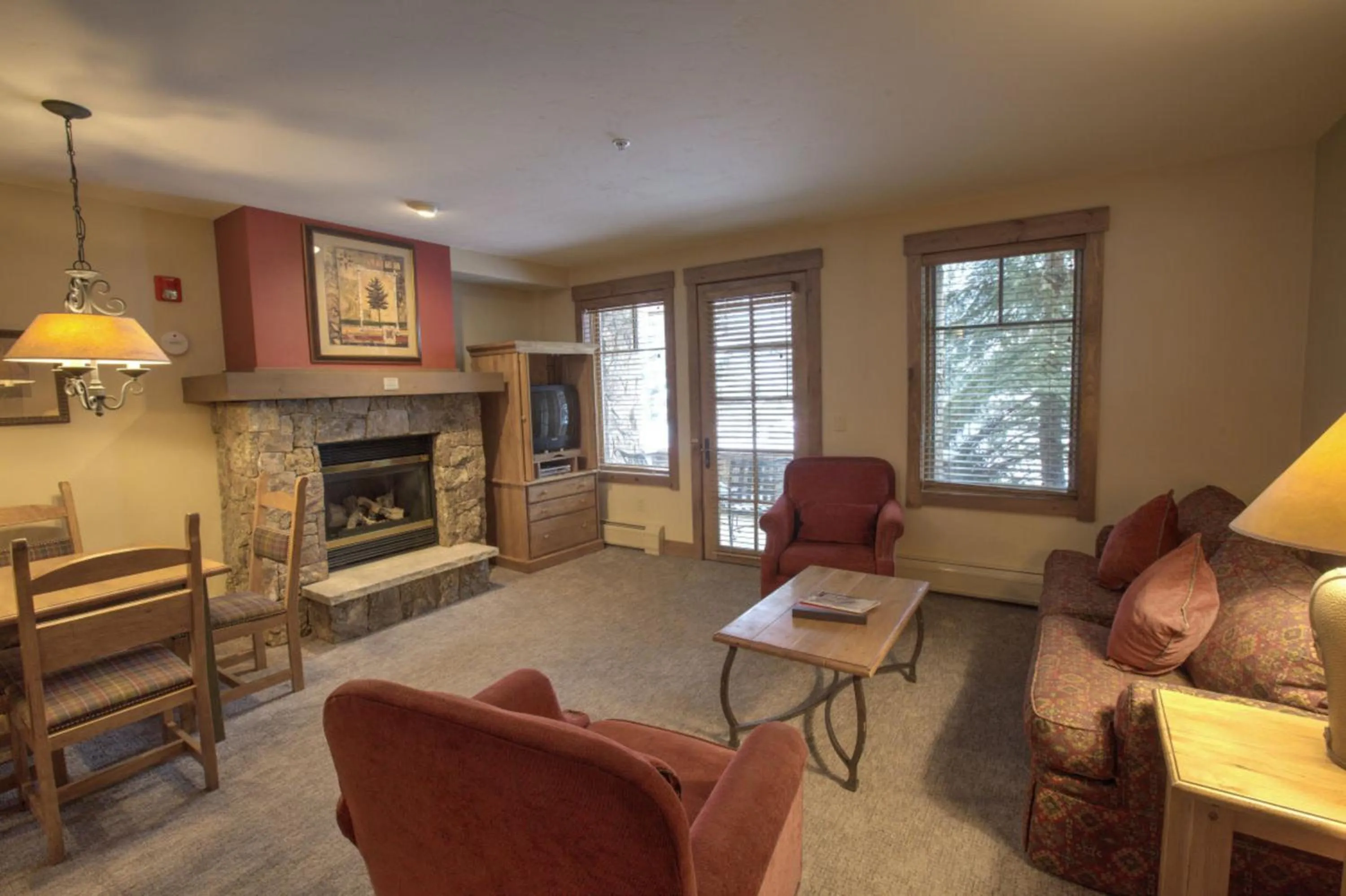 Living room in Mountain Thunder Lodge, A Vail Resorts Property