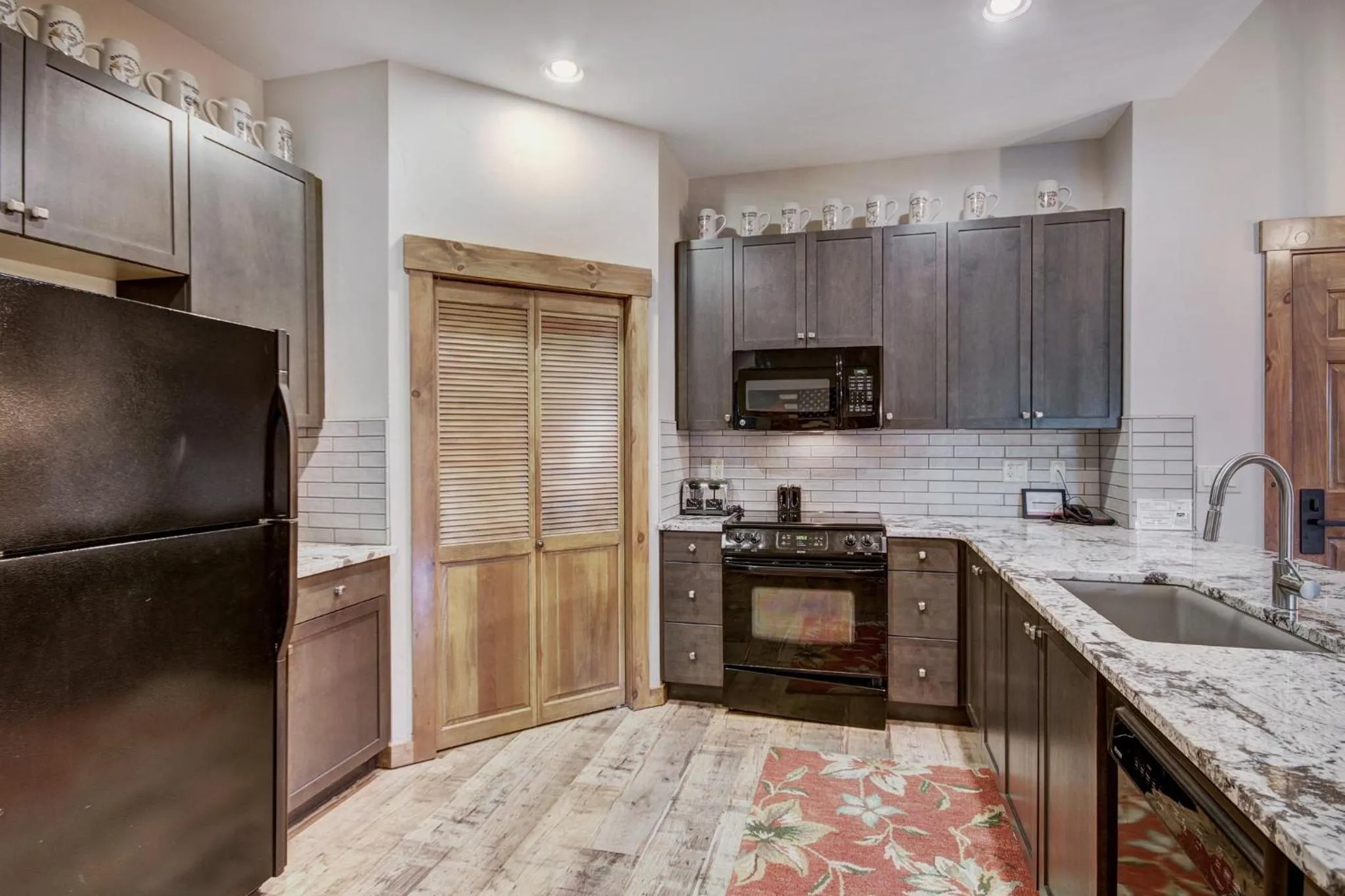 Kitchen or kitchenette in Mountain Thunder Lodge, A Vail Resorts Property