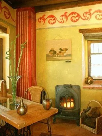 Communal lounge/ TV room in Hotel Rural Sucuevas