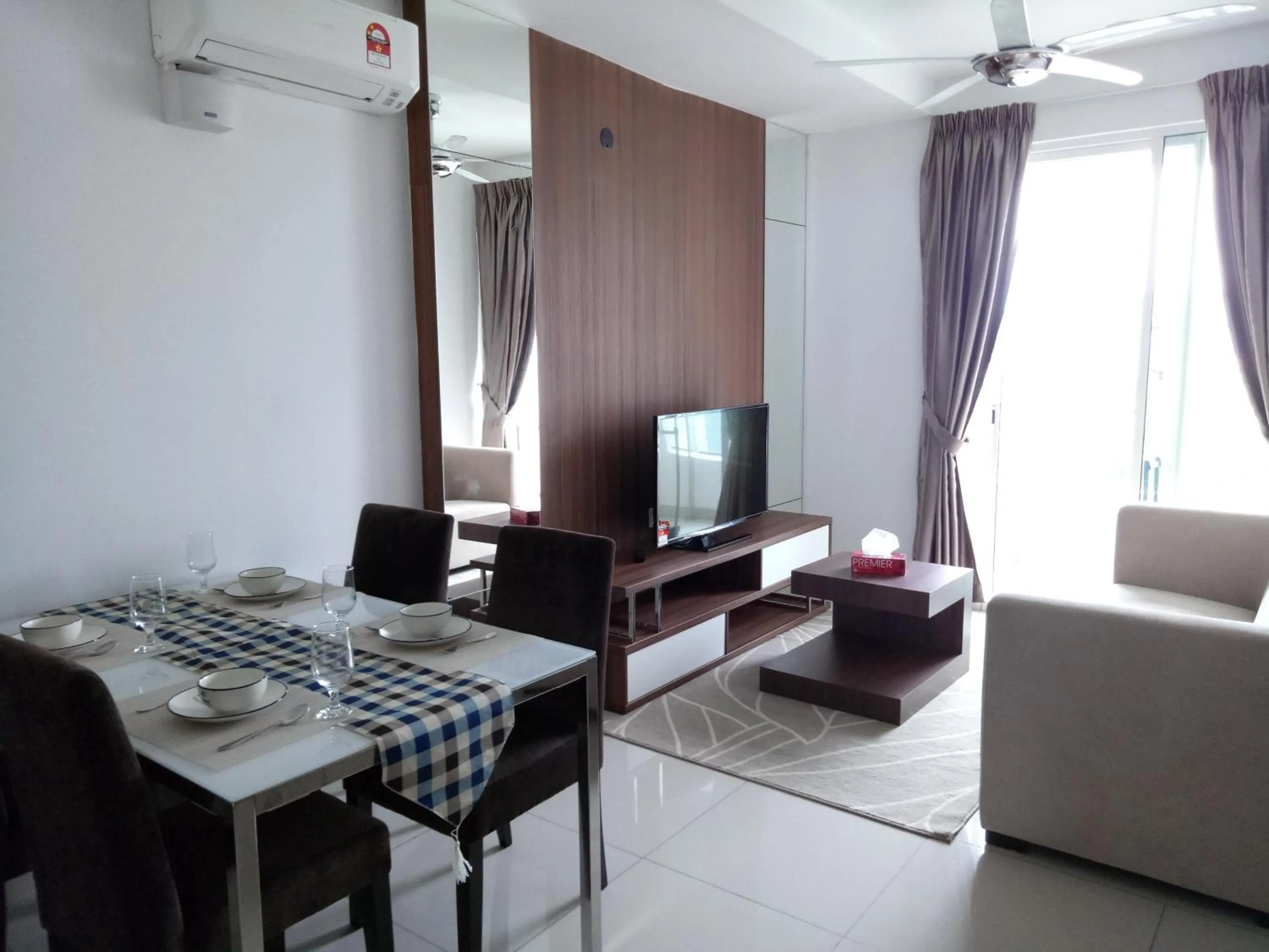 Dining area in Hejmo Suites