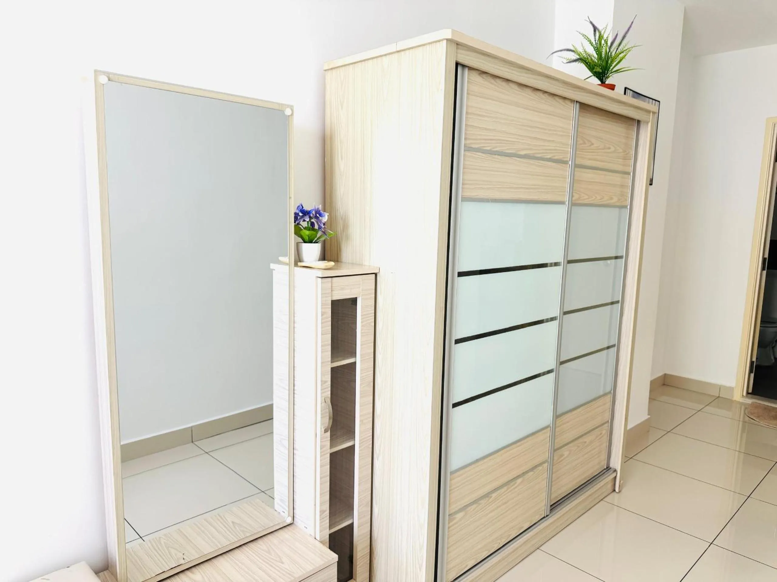 wardrobe in Hejmo Suites