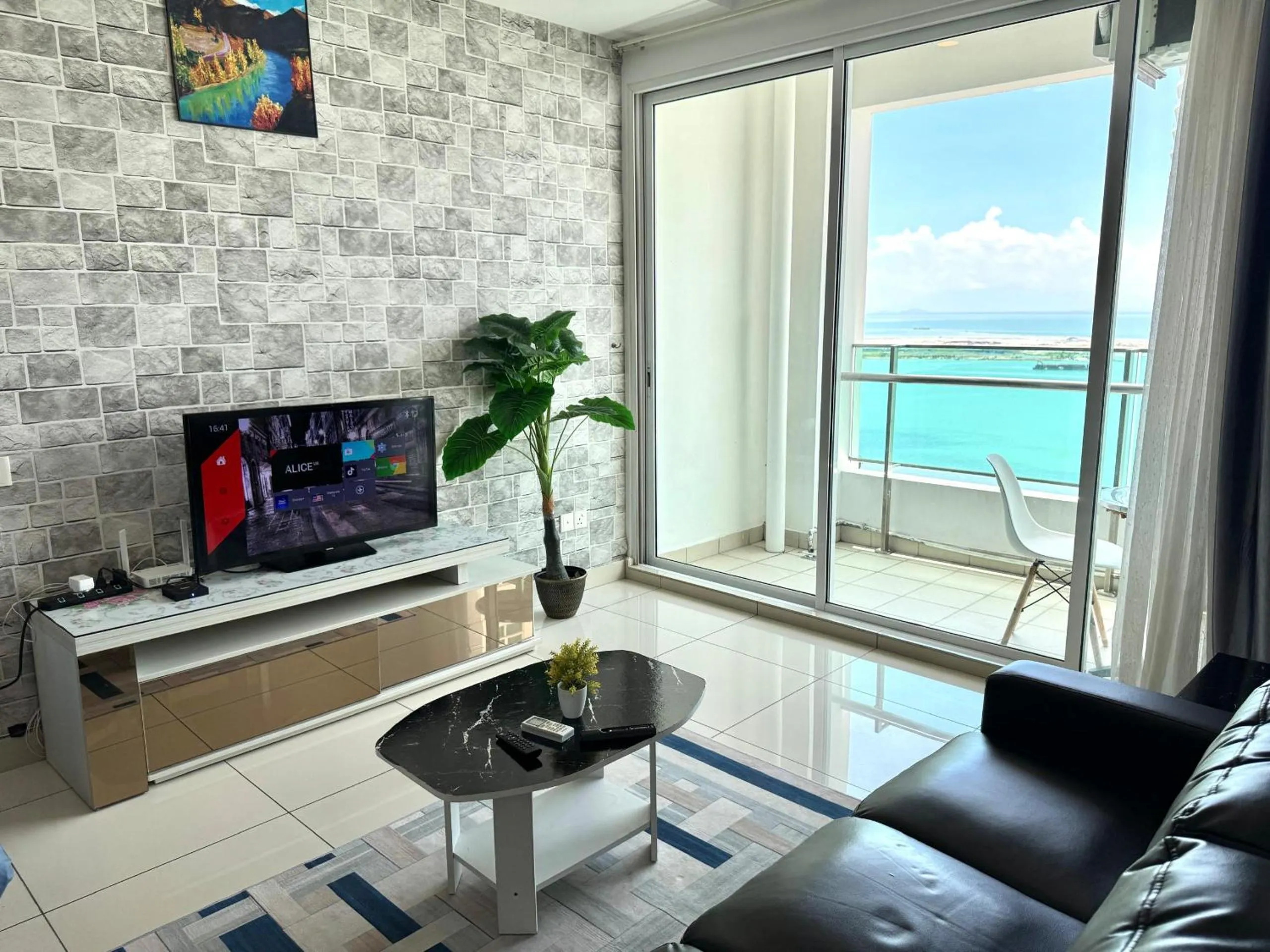 TV and multimedia in Hejmo Suites