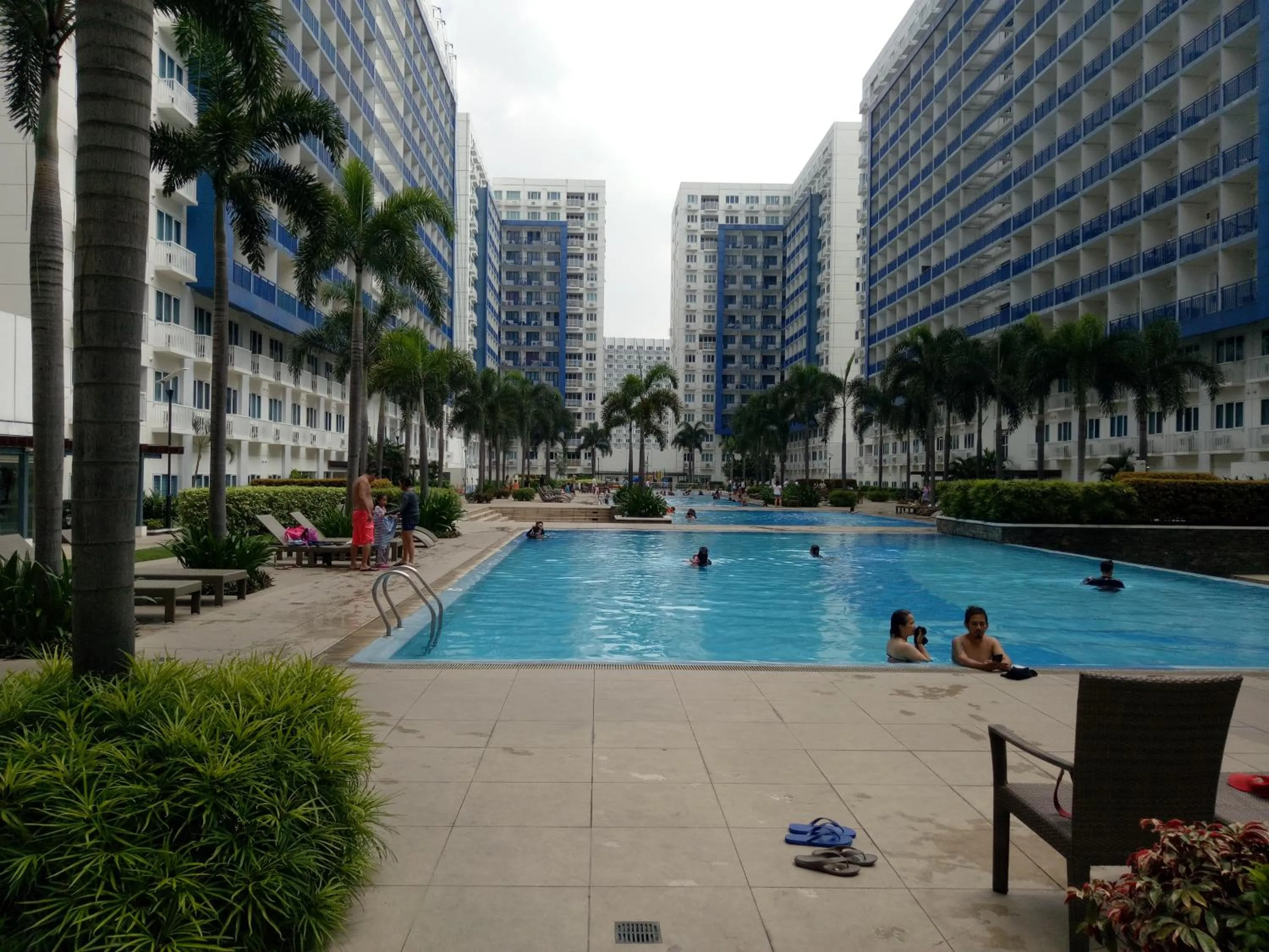 Swimming pool in Chin's Place Sea Residences MOA